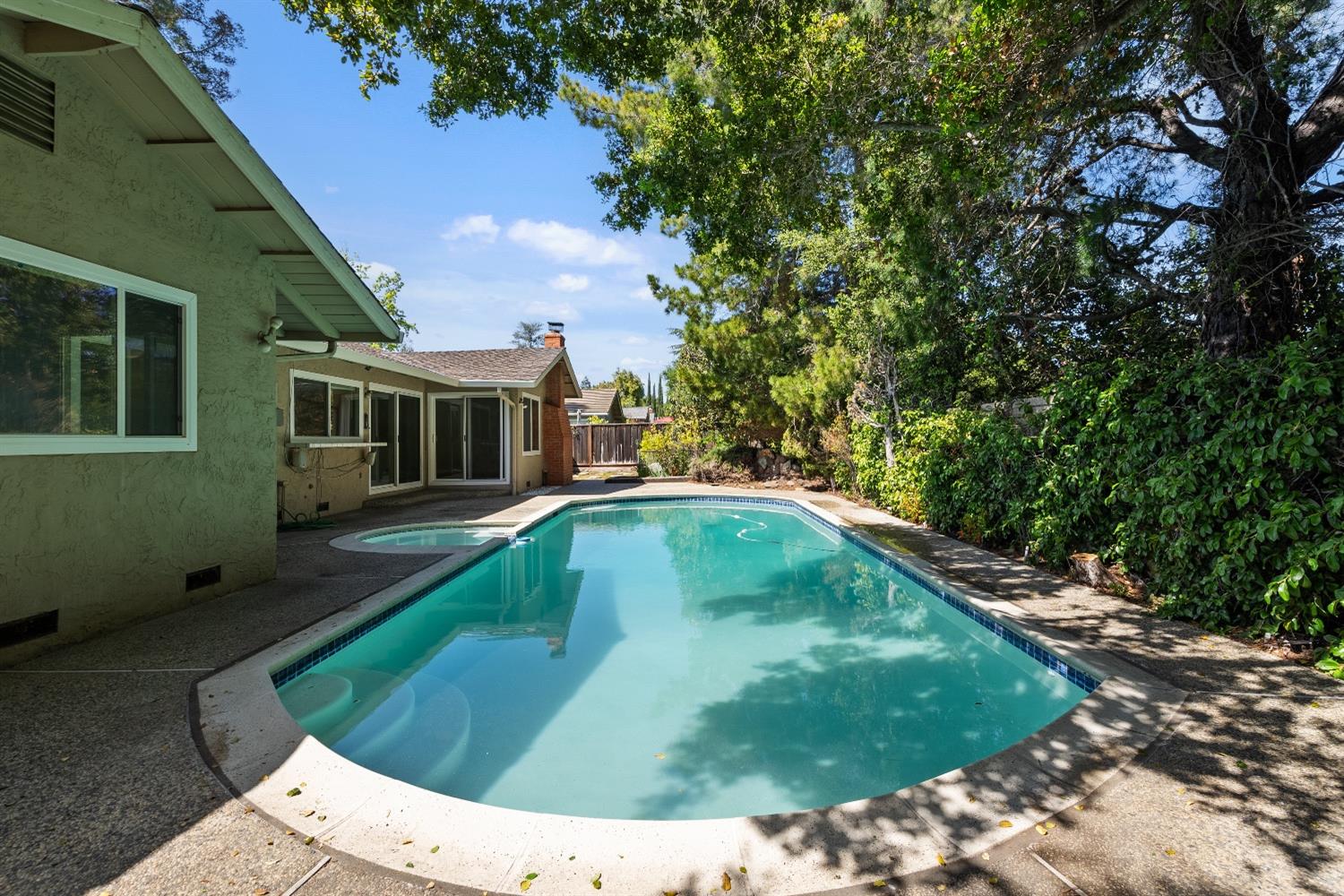 Detail Gallery Image 64 of 86 For 1365 Bright Oaks Ct, Los Altos,  CA 94024 - 4 Beds | 2 Baths