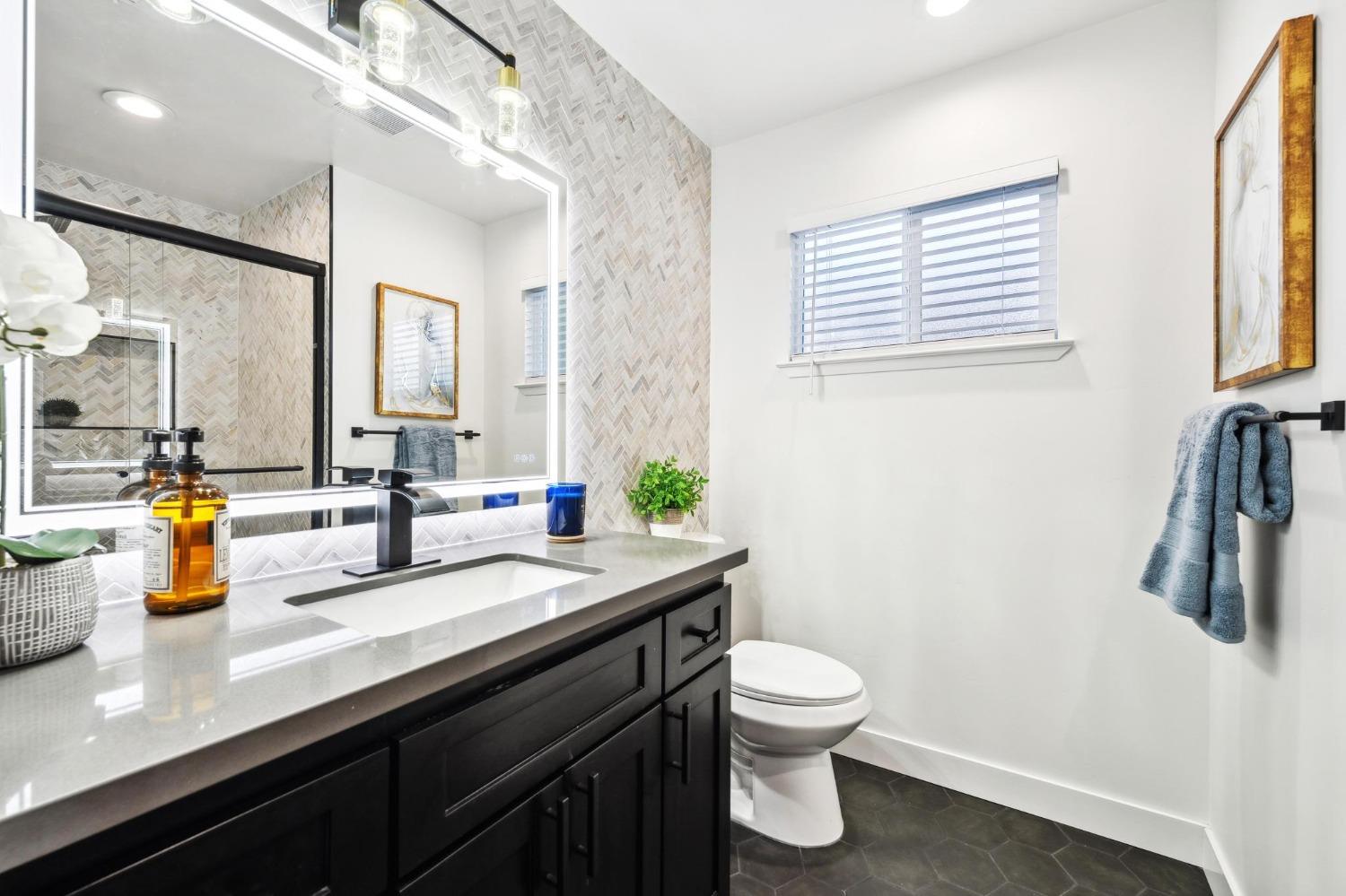 Detail Gallery Image 35 of 71 For 12801 Brookpark Rd, Oakland,  CA 94619 - 4 Beds | 2 Baths