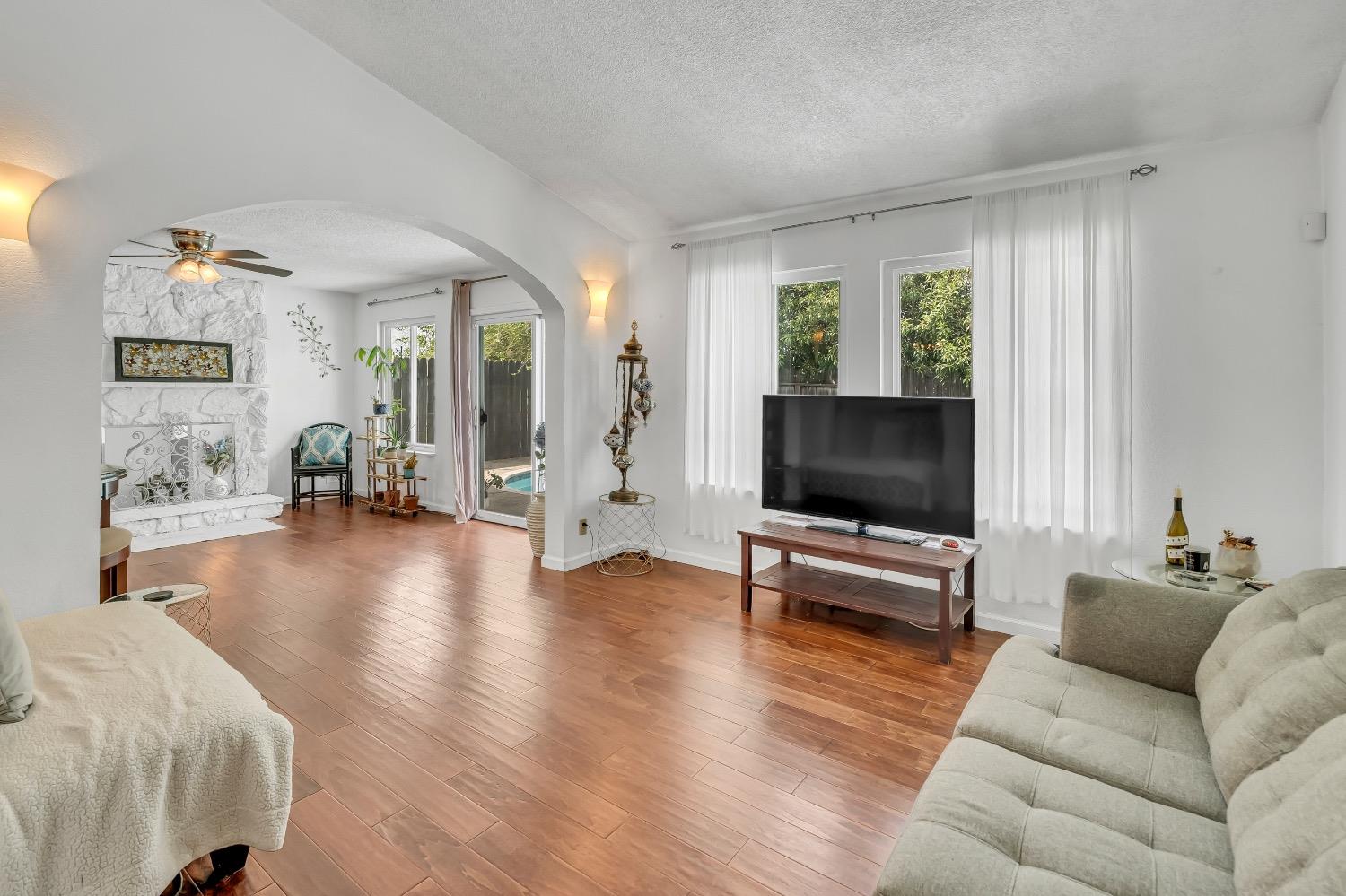 Detail Gallery Image 5 of 40 For 9553 Helio Dr, Sacramento,  CA 95827 - 4 Beds | 2 Baths