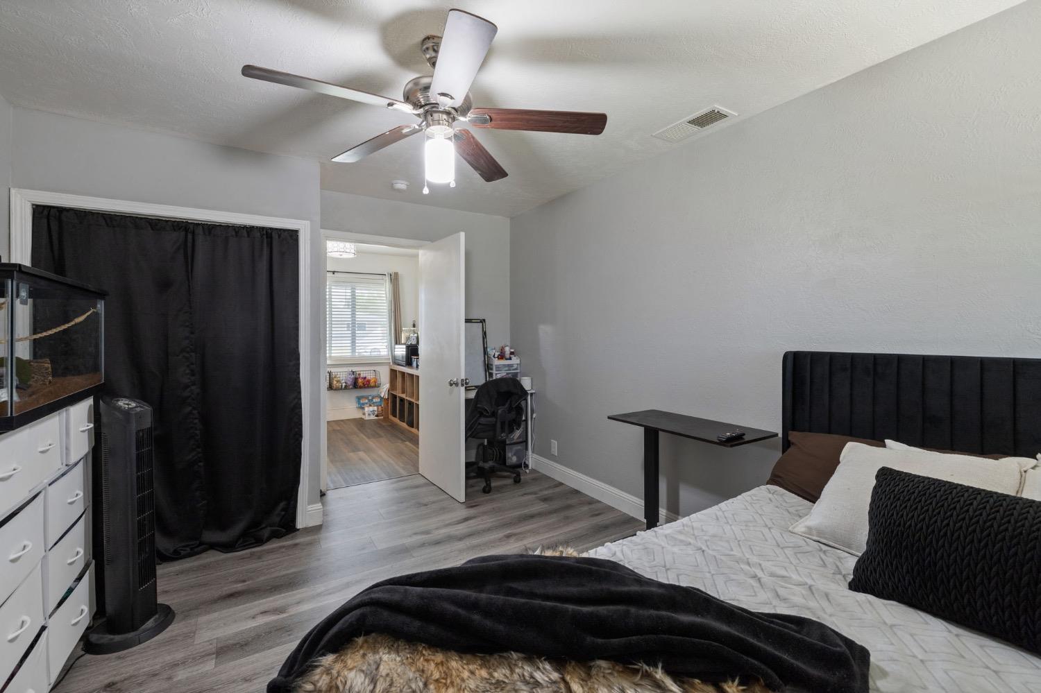 Detail Gallery Image 15 of 22 For 1420 Roberts Ave, Madera,  CA 93637 - 4 Beds | 2 Baths
