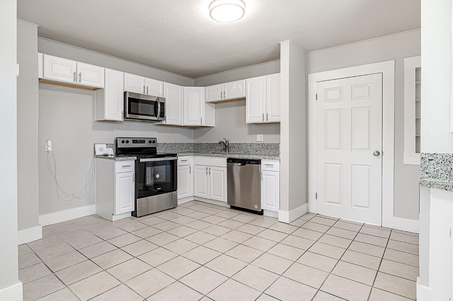Detail Gallery Image 7 of 23 For 4733 Yosemite Blvd, Modesto,  CA 95357 - 2 Beds | 1 Baths