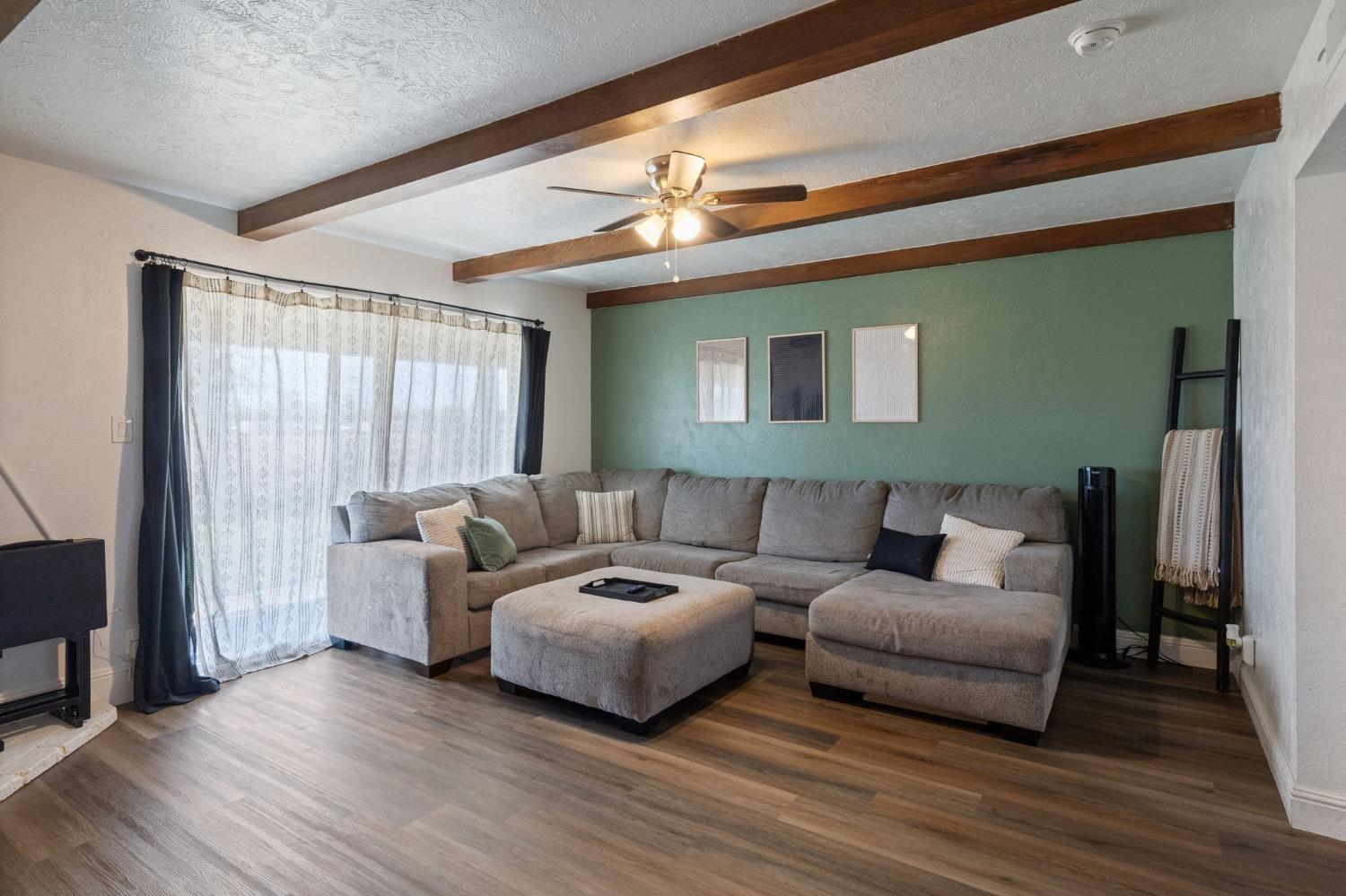 Detail Gallery Image 8 of 22 For 1420 Roberts Ave, Madera,  CA 93637 - 4 Beds | 2 Baths