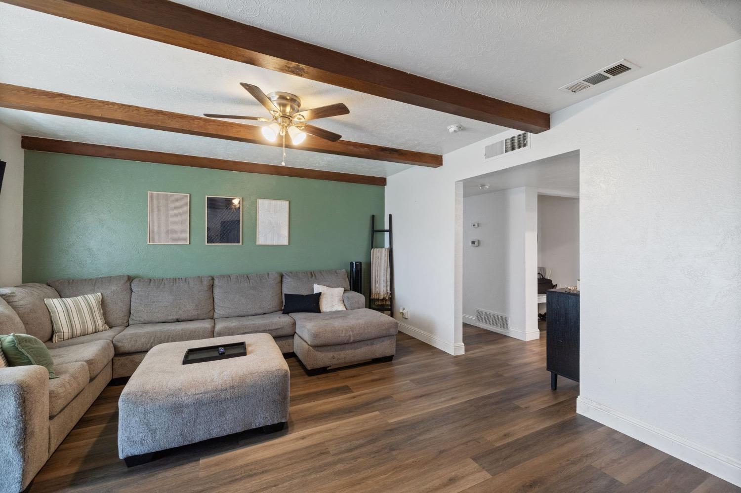 Detail Gallery Image 7 of 22 For 1420 Roberts Ave, Madera,  CA 93637 - 4 Beds | 2 Baths