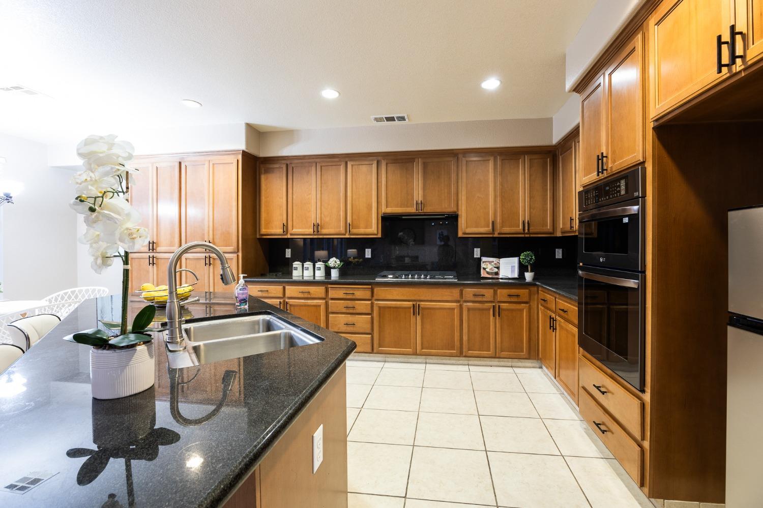 Detail Gallery Image 23 of 61 For 16259 Adobe Way, Lathrop,  CA 95330 - 4 Beds | 3 Baths