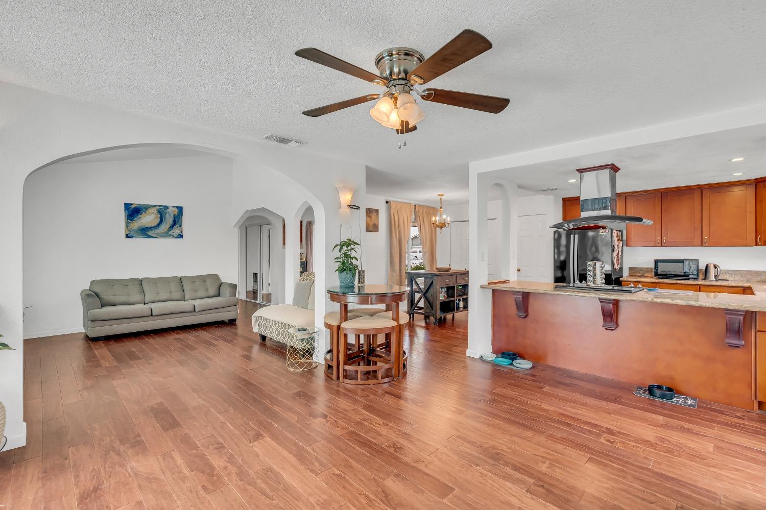 Detail Gallery Image 10 of 40 For 9553 Helio Dr, Sacramento,  CA 95827 - 4 Beds | 2 Baths