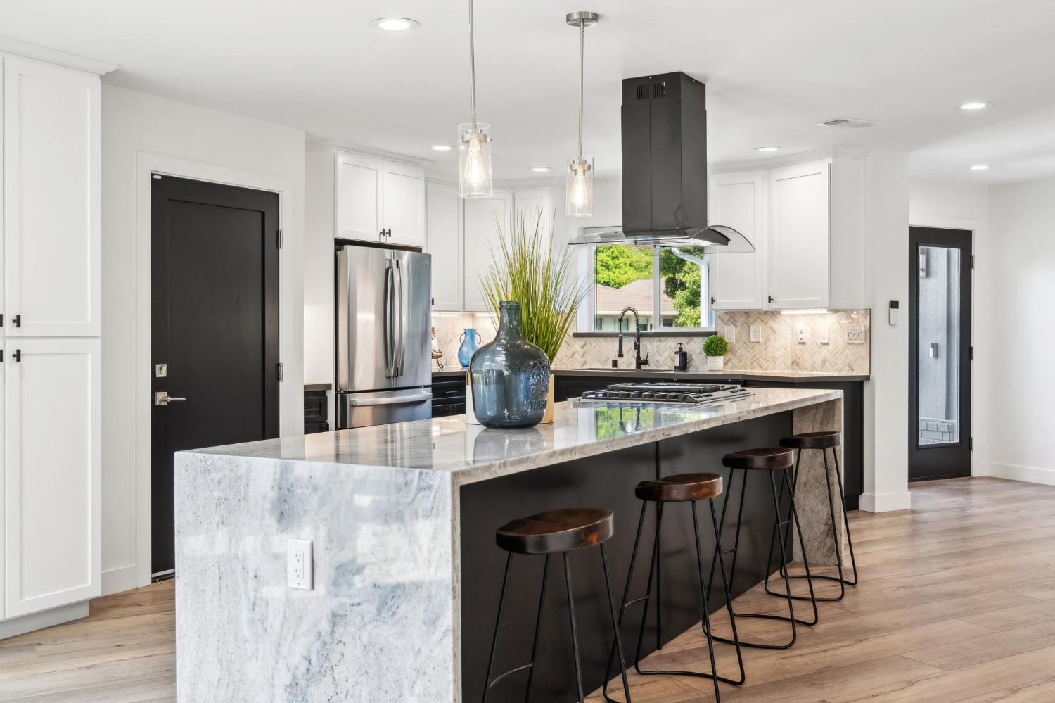 Detail Gallery Image 18 of 71 For 12801 Brookpark Rd, Oakland,  CA 94619 - 4 Beds | 2 Baths
