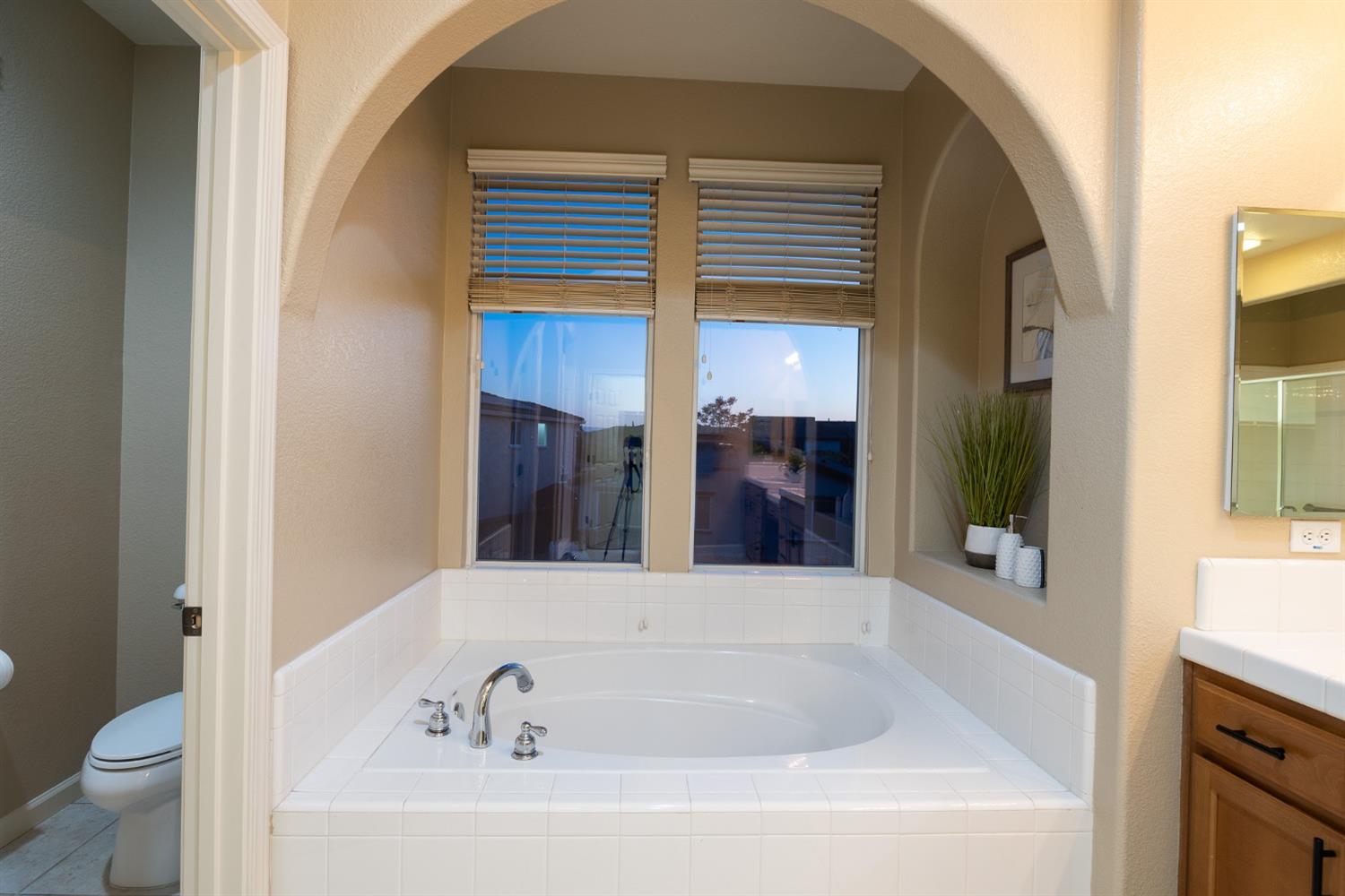 Detail Gallery Image 43 of 61 For 16259 Adobe Way, Lathrop,  CA 95330 - 4 Beds | 3 Baths