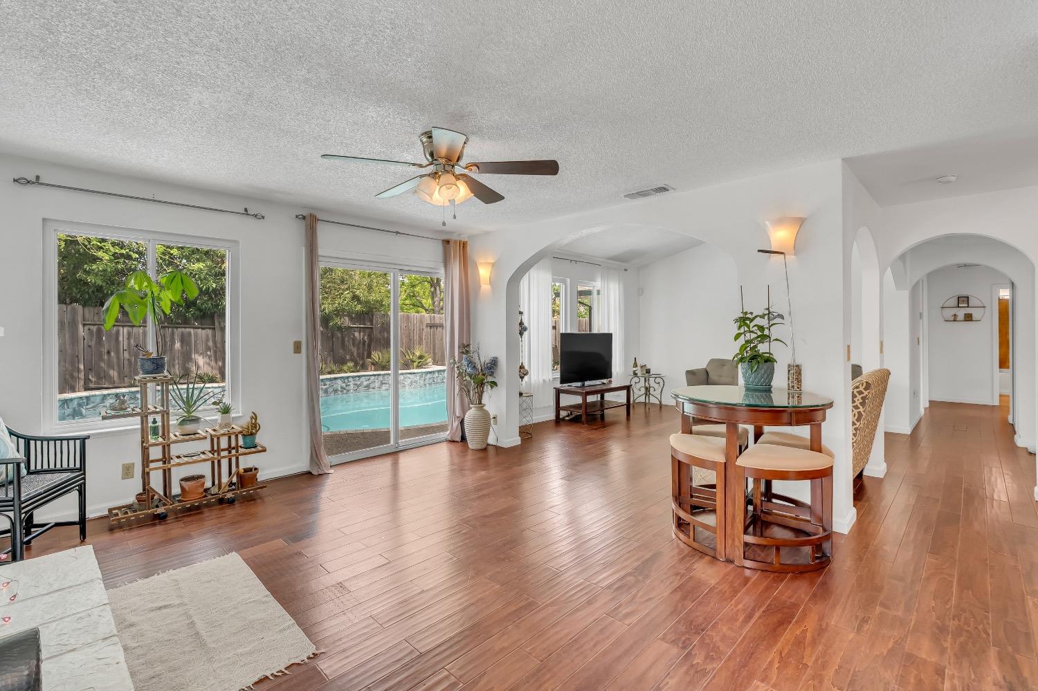 Detail Gallery Image 9 of 40 For 9553 Helio Dr, Sacramento,  CA 95827 - 4 Beds | 2 Baths