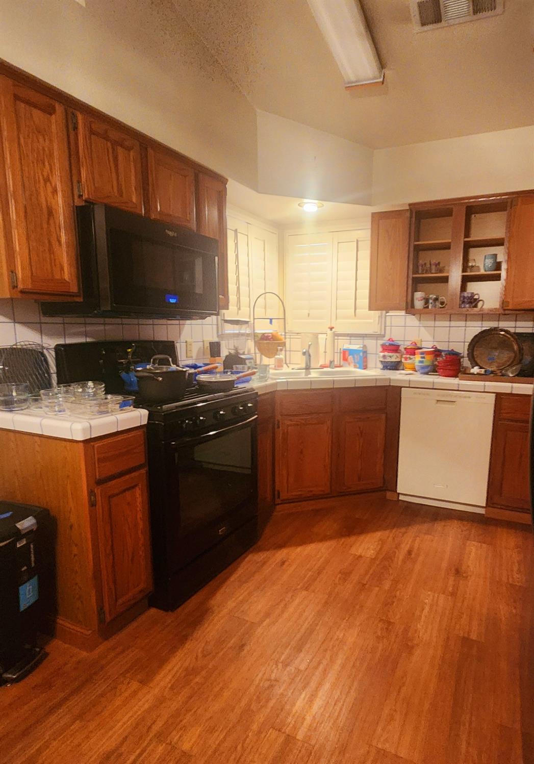 Detail Gallery Image 6 of 10 For 5936 S Feemster Ct, Visalia,  CA 93277 - 3 Beds | 2 Baths