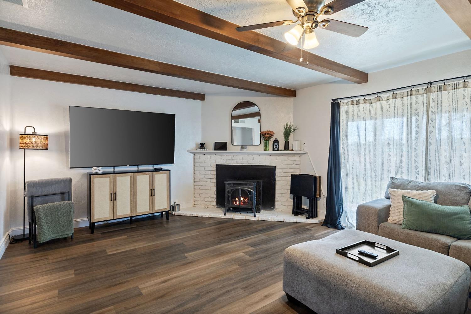Detail Gallery Image 9 of 22 For 1420 Roberts Ave, Madera,  CA 93637 - 4 Beds | 2 Baths