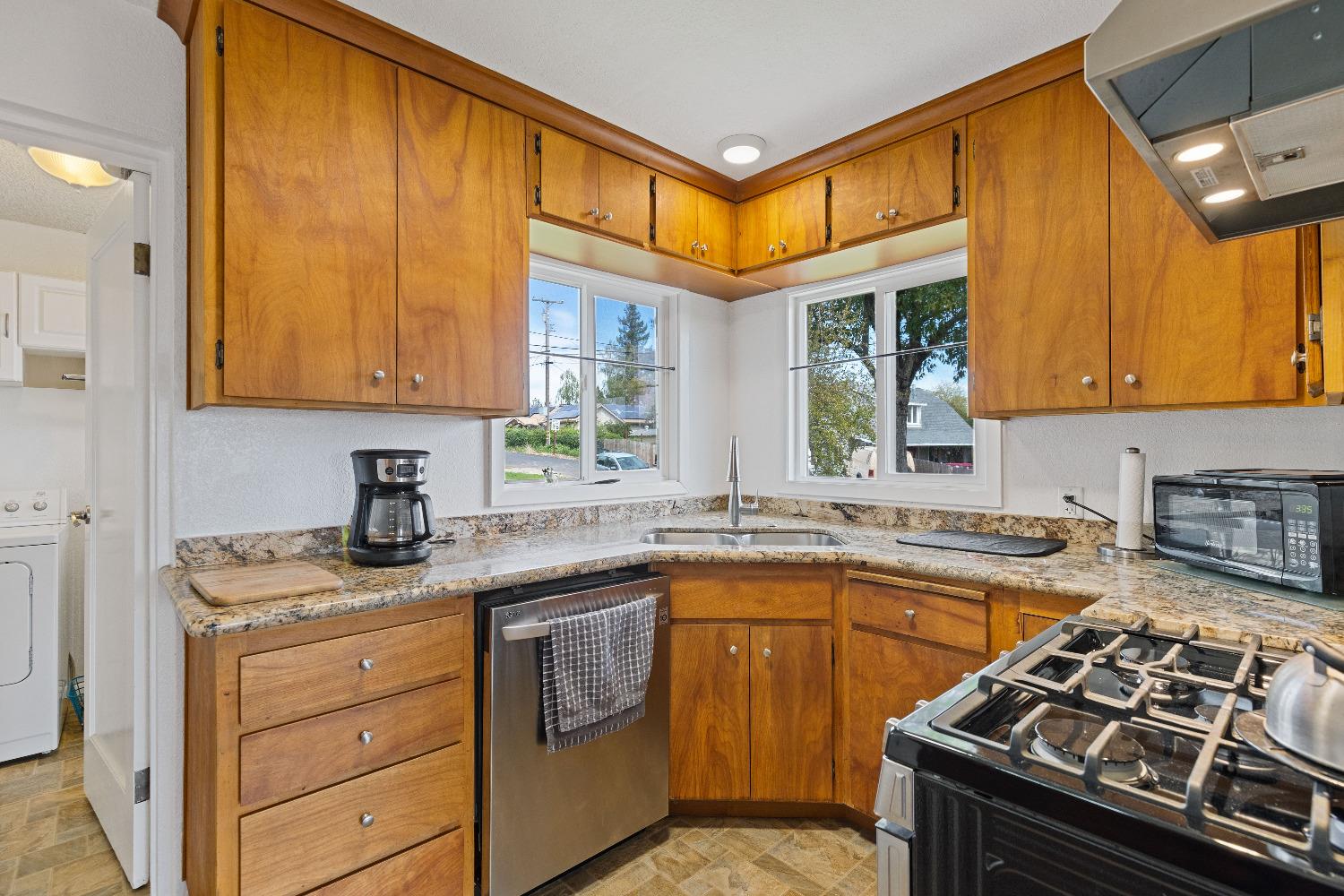 Tierra Way, Auburn, California image 17