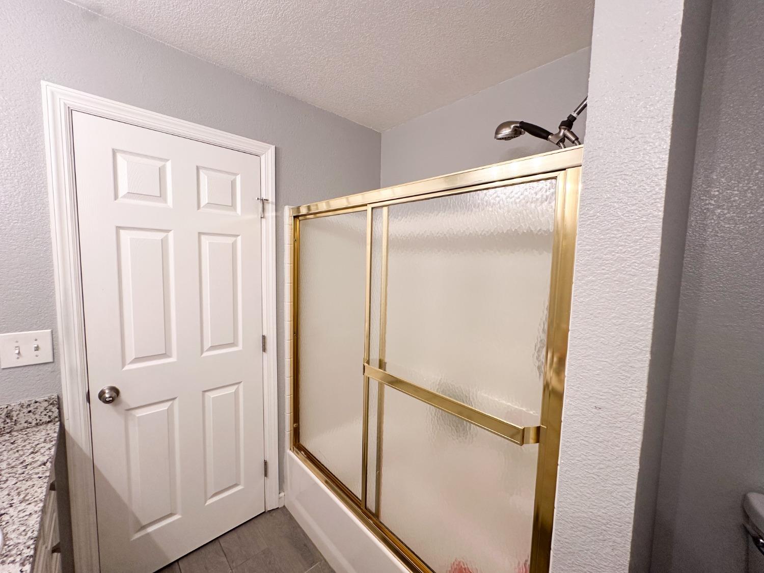 Detail Gallery Image 21 of 36 For 2413 Chapel Hill Cir, Stockton,  CA 95209 - 3 Beds | 2 Baths