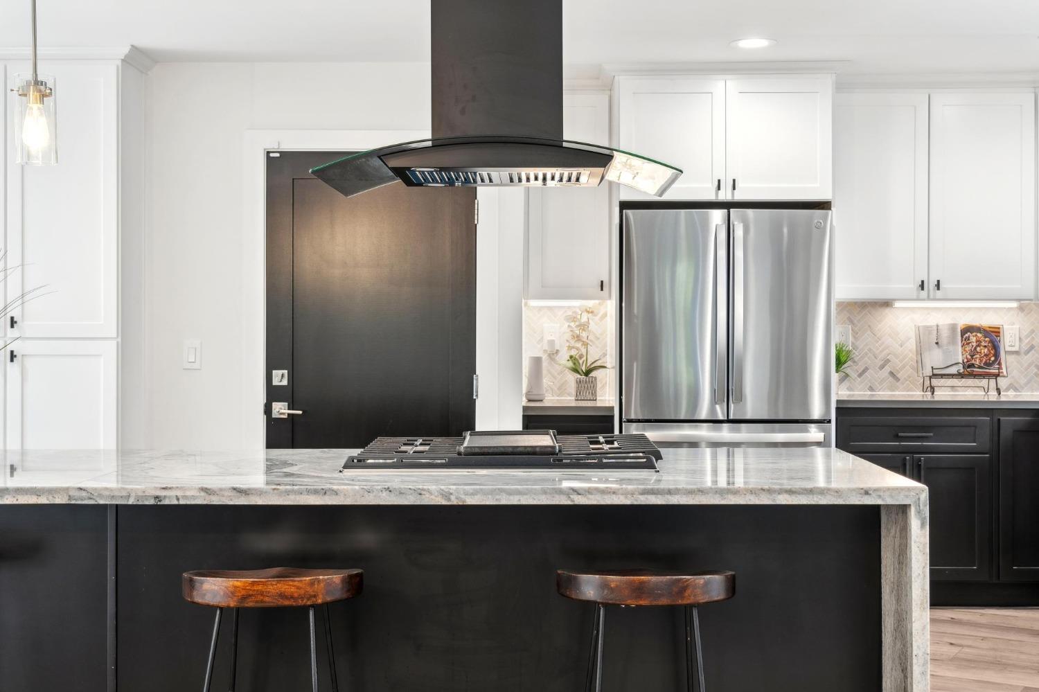 Detail Gallery Image 14 of 71 For 12801 Brookpark Rd, Oakland,  CA 94619 - 4 Beds | 2 Baths