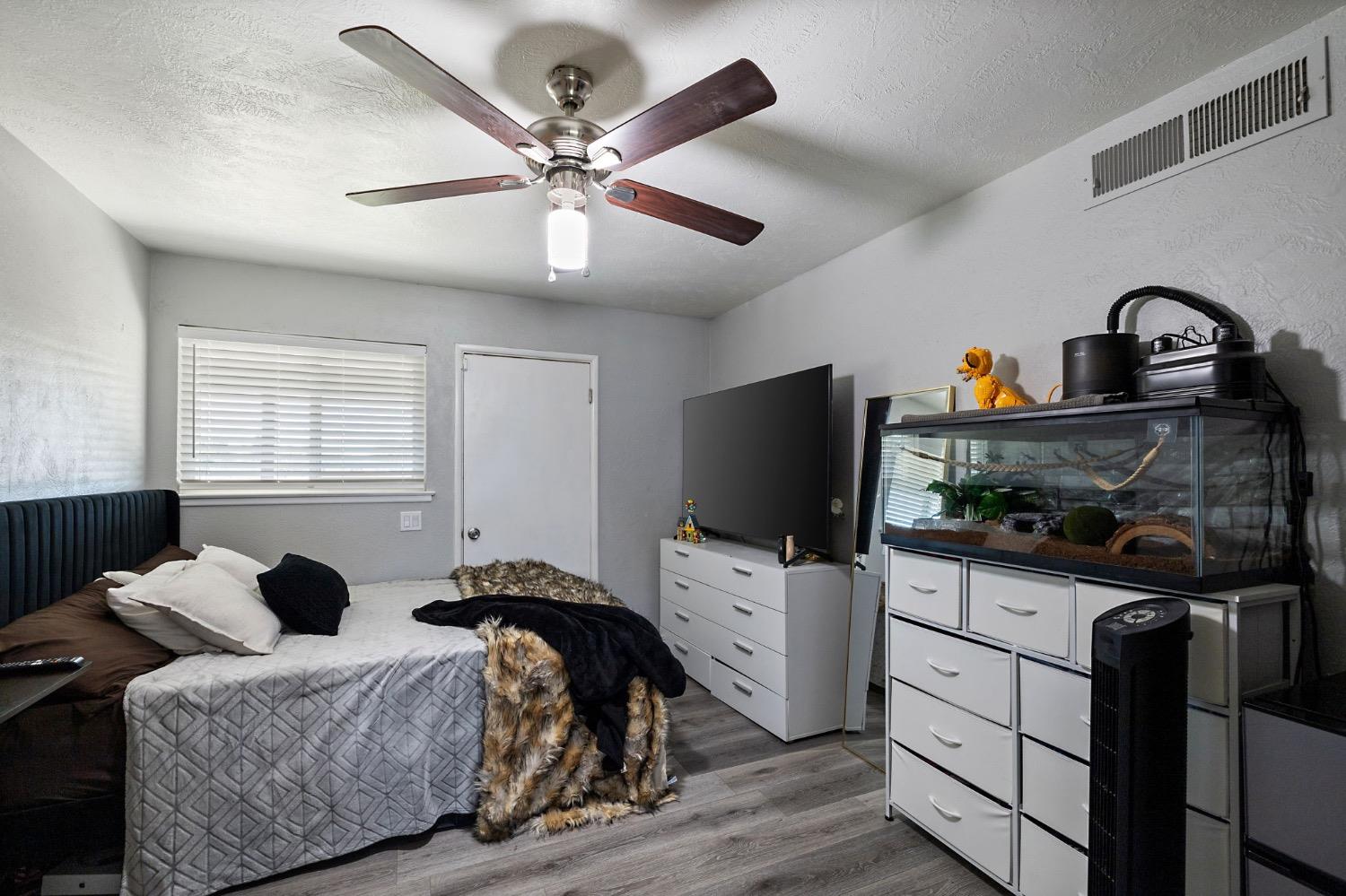 Detail Gallery Image 14 of 22 For 1420 Roberts Ave, Madera,  CA 93637 - 4 Beds | 2 Baths