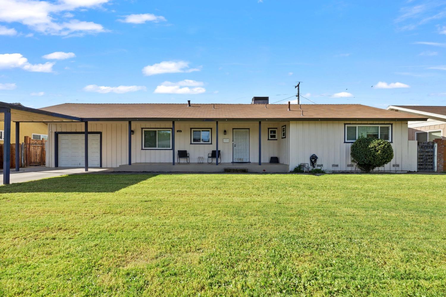 Detail Gallery Image 1 of 22 For 1420 Roberts Ave, Madera,  CA 93637 - 4 Beds | 2 Baths