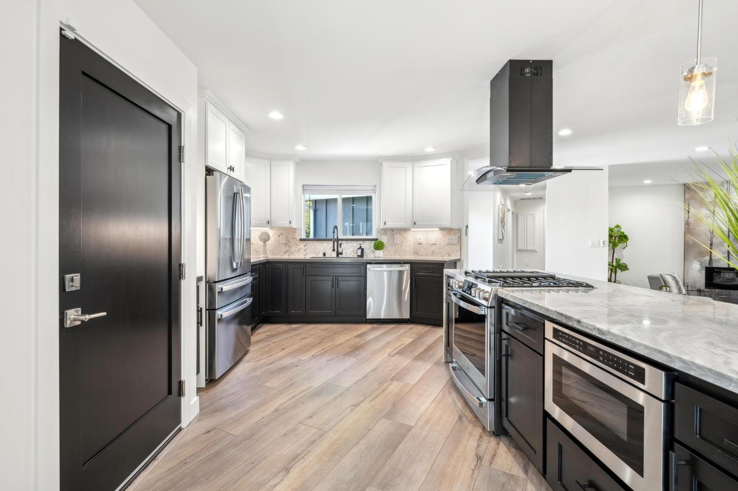 Detail Gallery Image 20 of 71 For 12801 Brookpark Rd, Oakland,  CA 94619 - 4 Beds | 2 Baths