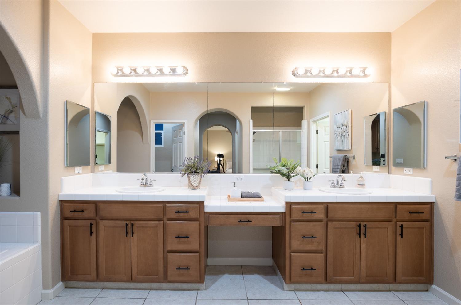 Detail Gallery Image 40 of 61 For 16259 Adobe Way, Lathrop,  CA 95330 - 4 Beds | 3 Baths