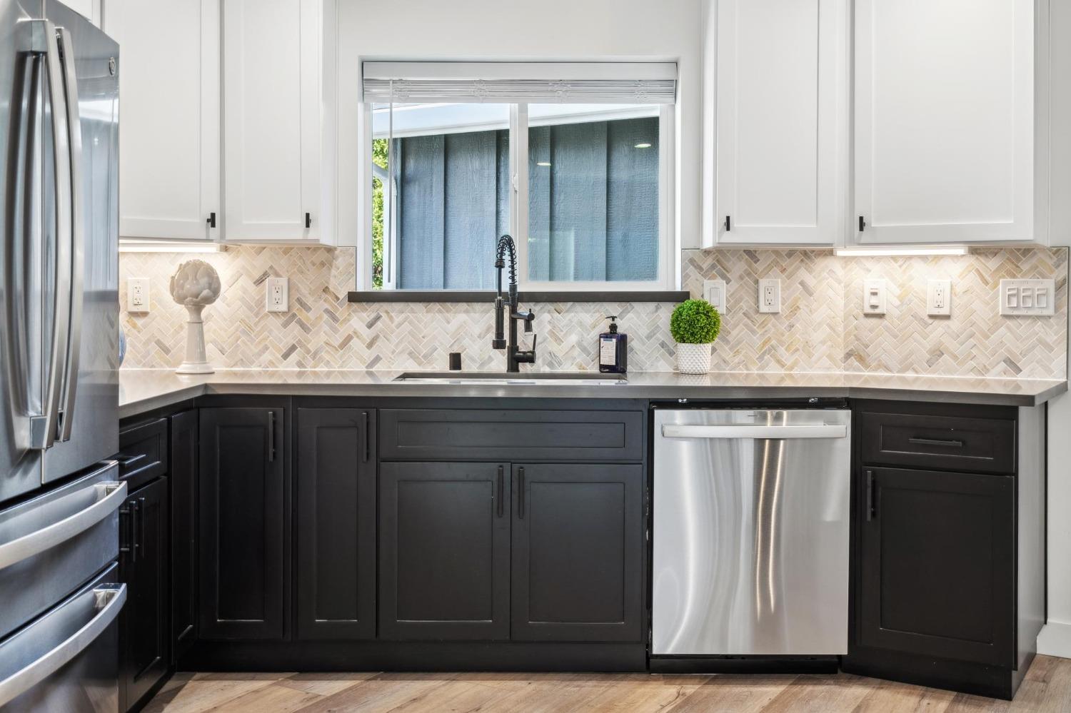 Detail Gallery Image 22 of 71 For 12801 Brookpark Rd, Oakland,  CA 94619 - 4 Beds | 2 Baths