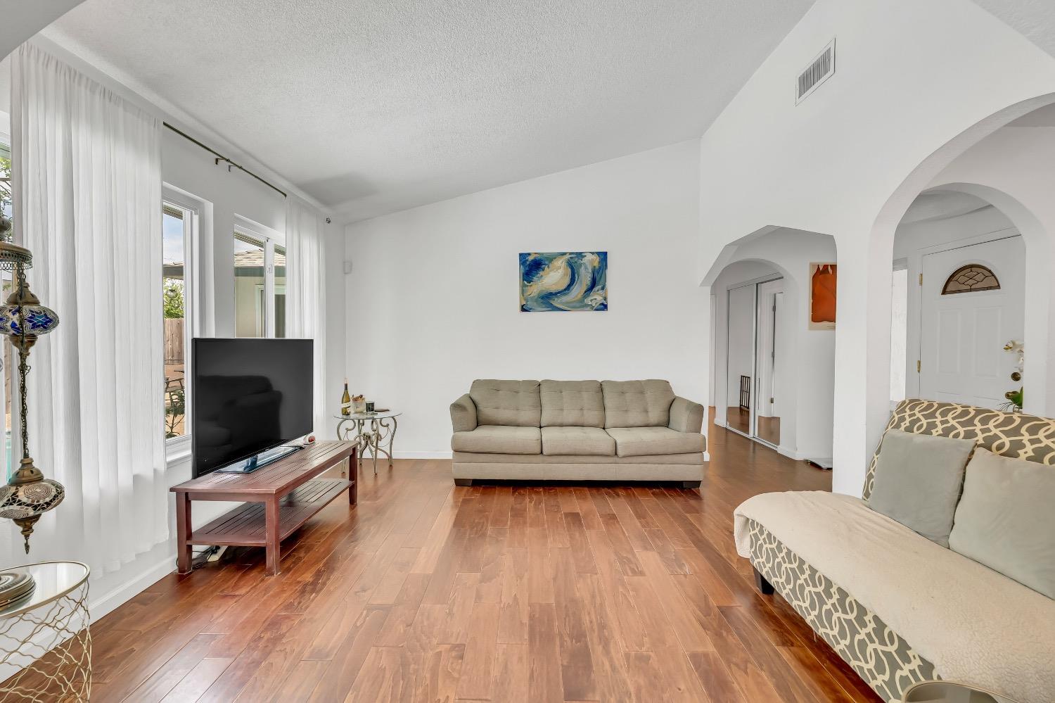 Detail Gallery Image 6 of 40 For 9553 Helio Dr, Sacramento,  CA 95827 - 4 Beds | 2 Baths