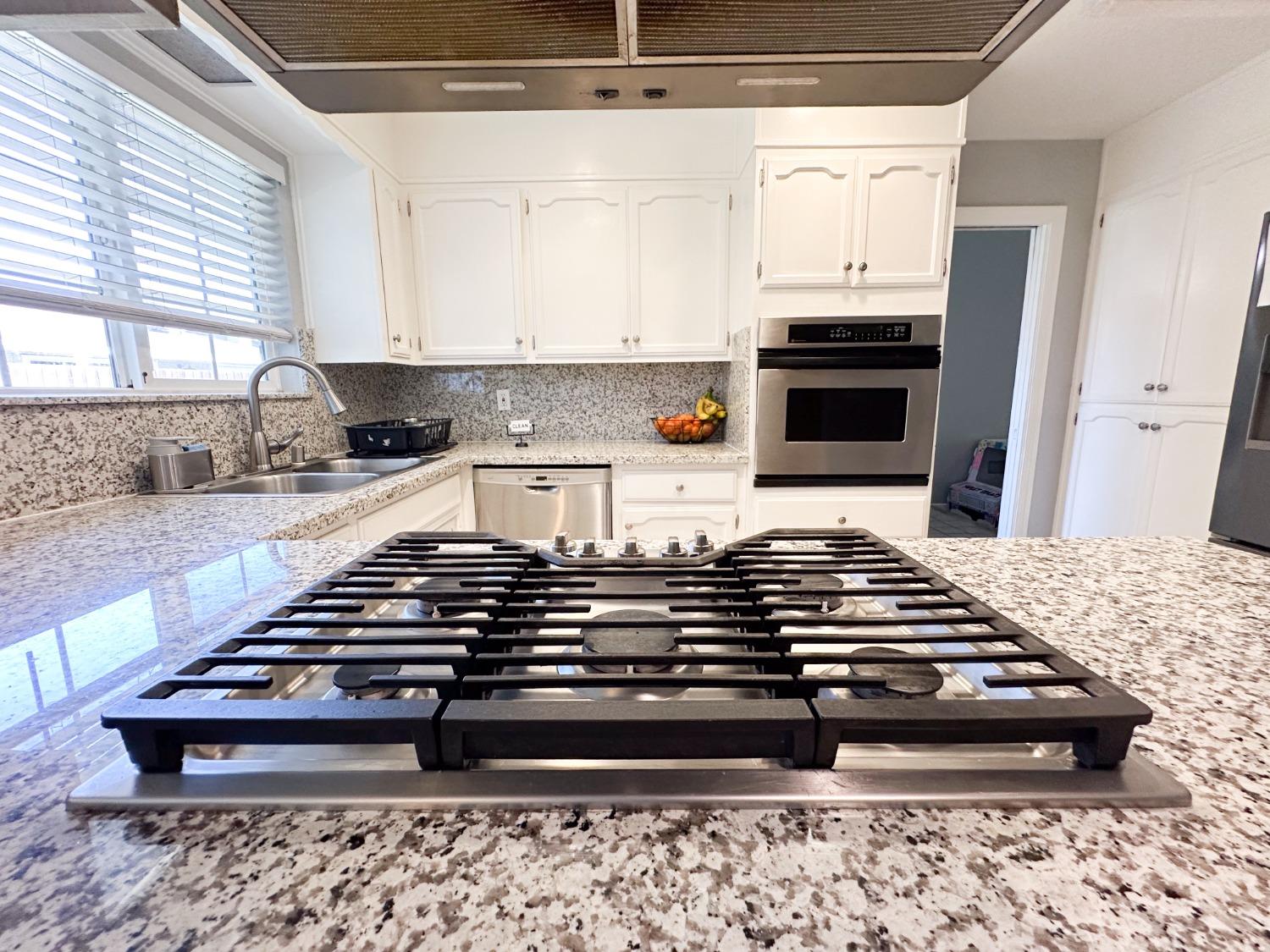 Detail Gallery Image 9 of 36 For 2413 Chapel Hill Cir, Stockton,  CA 95209 - 3 Beds | 2 Baths