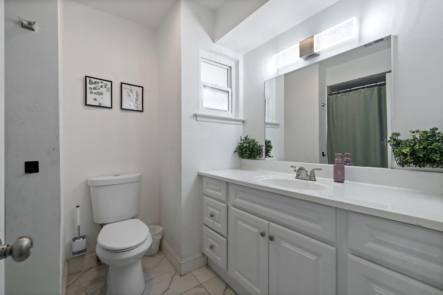 Detail Gallery Image 16 of 22 For 1420 Roberts Ave, Madera,  CA 93637 - 4 Beds | 2 Baths