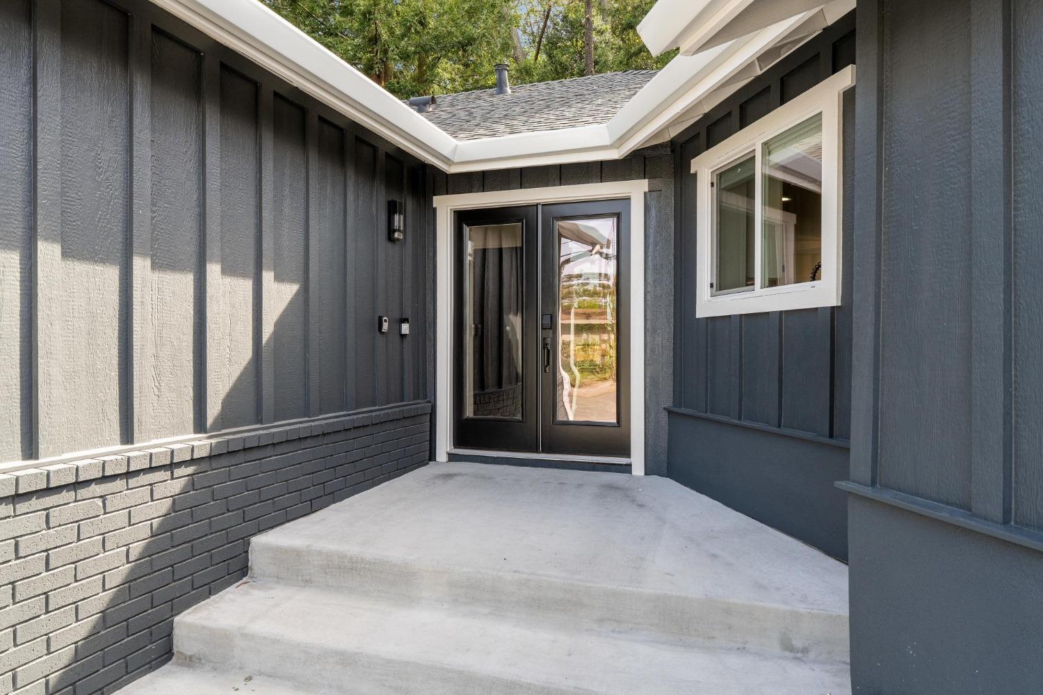 Detail Gallery Image 4 of 71 For 12801 Brookpark Rd, Oakland,  CA 94619 - 4 Beds | 2 Baths