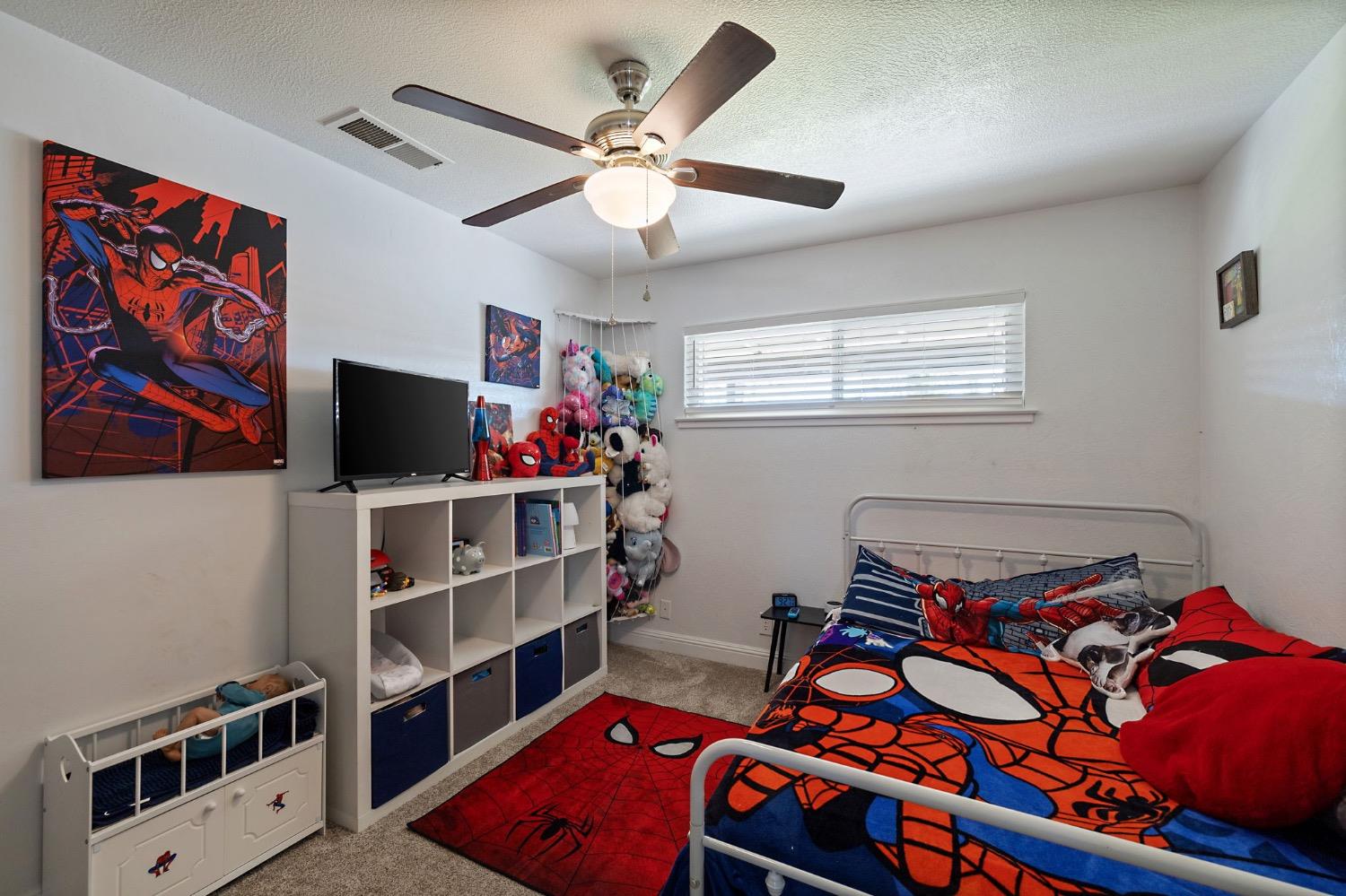 Detail Gallery Image 13 of 22 For 1420 Roberts Ave, Madera,  CA 93637 - 4 Beds | 2 Baths