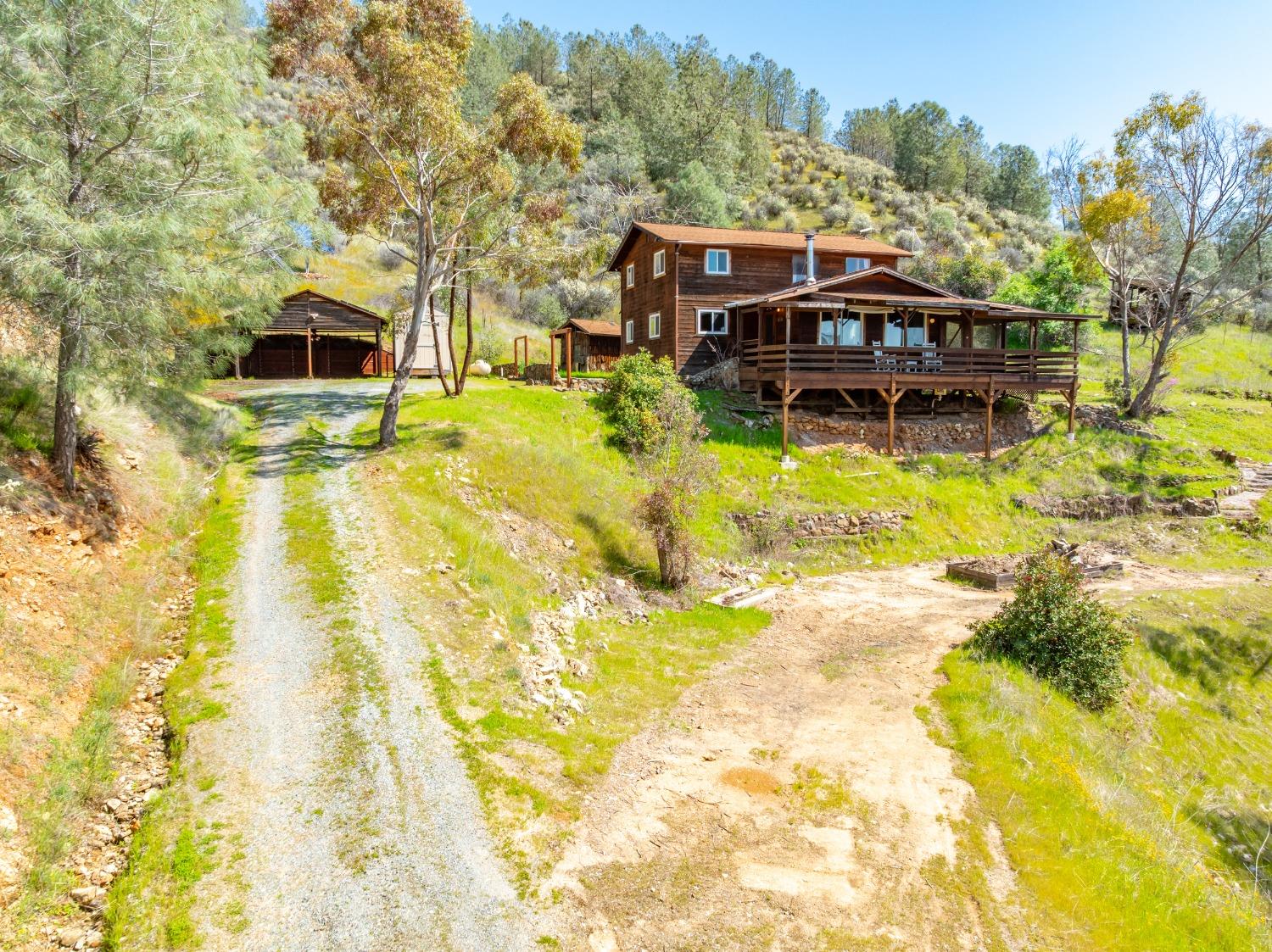 Detail Gallery Image 8 of 71 For 9000 Six Bit Ranch Rd, Chinese Camp,  CA 95309 - 3 Beds | 2 Baths