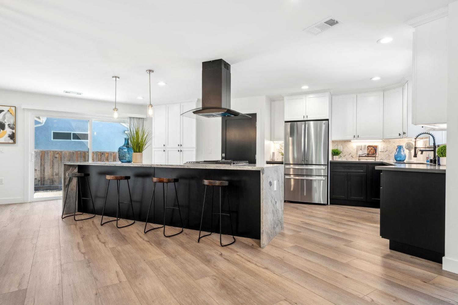 Detail Gallery Image 13 of 71 For 12801 Brookpark Rd, Oakland,  CA 94619 - 4 Beds | 2 Baths