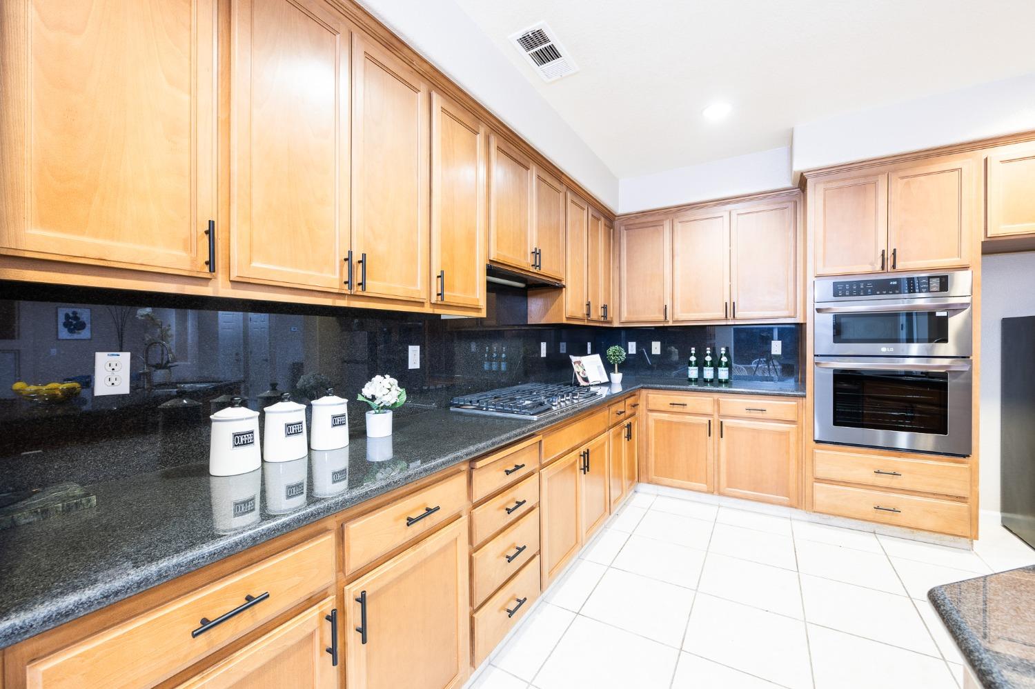 Detail Gallery Image 29 of 61 For 16259 Adobe Way, Lathrop,  CA 95330 - 4 Beds | 3 Baths