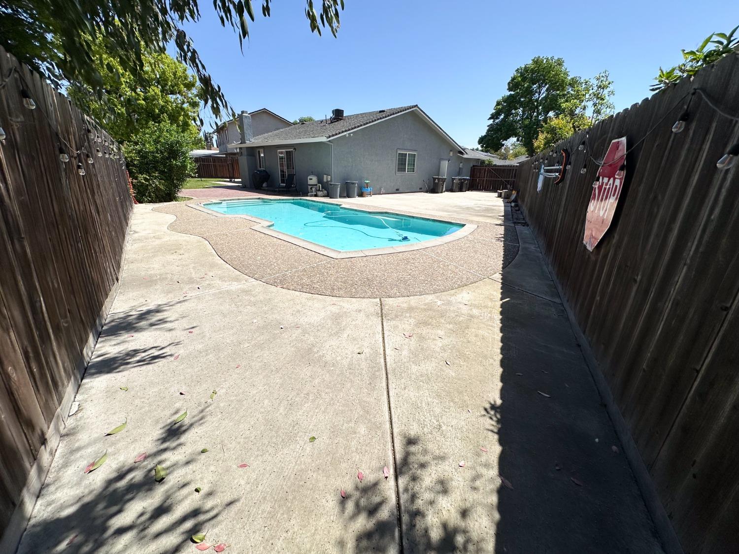 Detail Gallery Image 31 of 36 For 2413 Chapel Hill Cir, Stockton,  CA 95209 - 3 Beds | 2 Baths