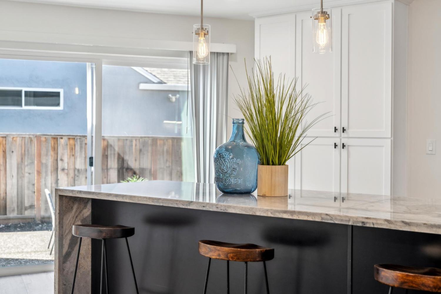 Detail Gallery Image 15 of 71 For 12801 Brookpark Rd, Oakland,  CA 94619 - 4 Beds | 2 Baths