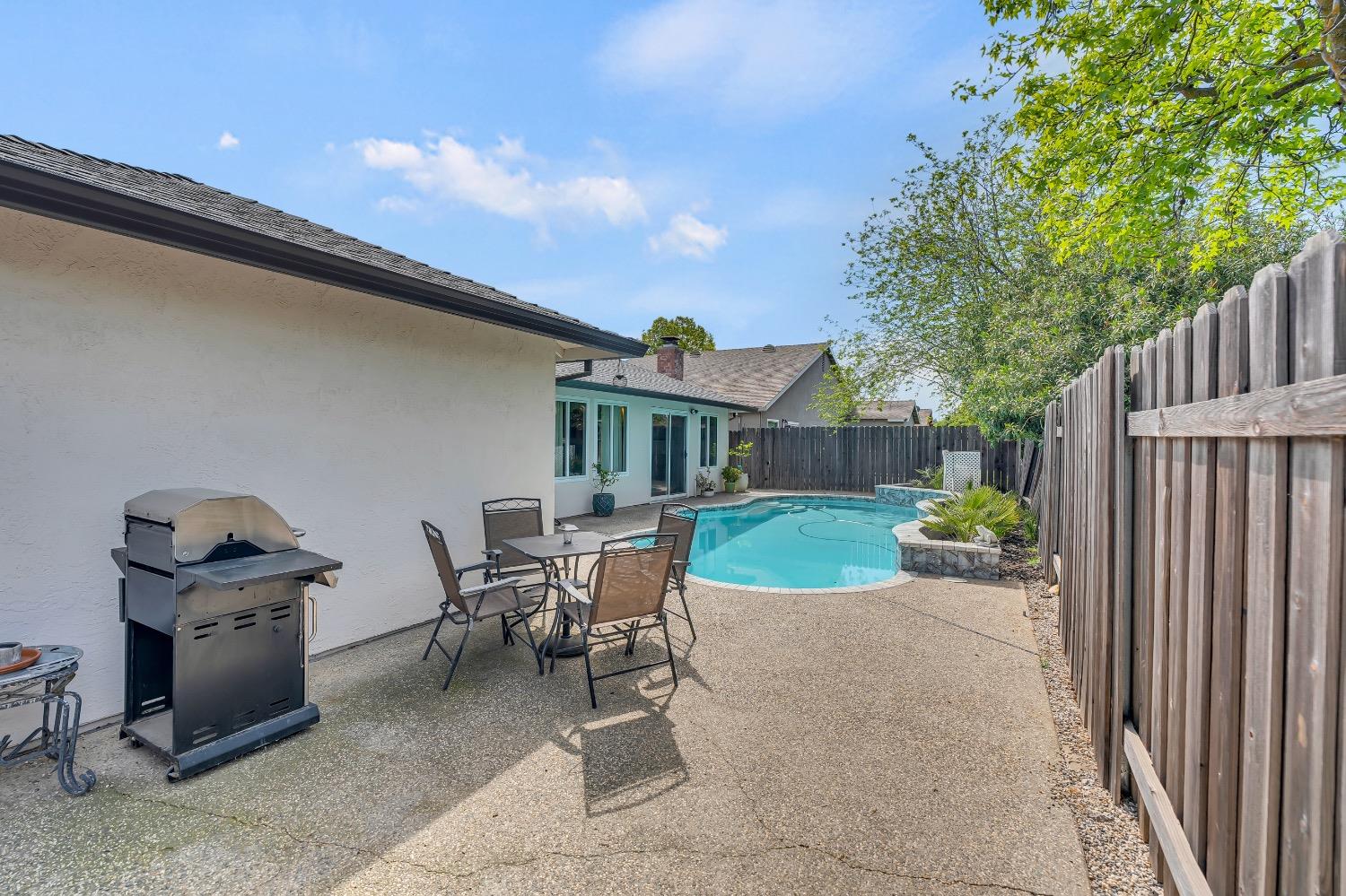 Detail Gallery Image 36 of 40 For 9553 Helio Dr, Sacramento,  CA 95827 - 4 Beds | 2 Baths