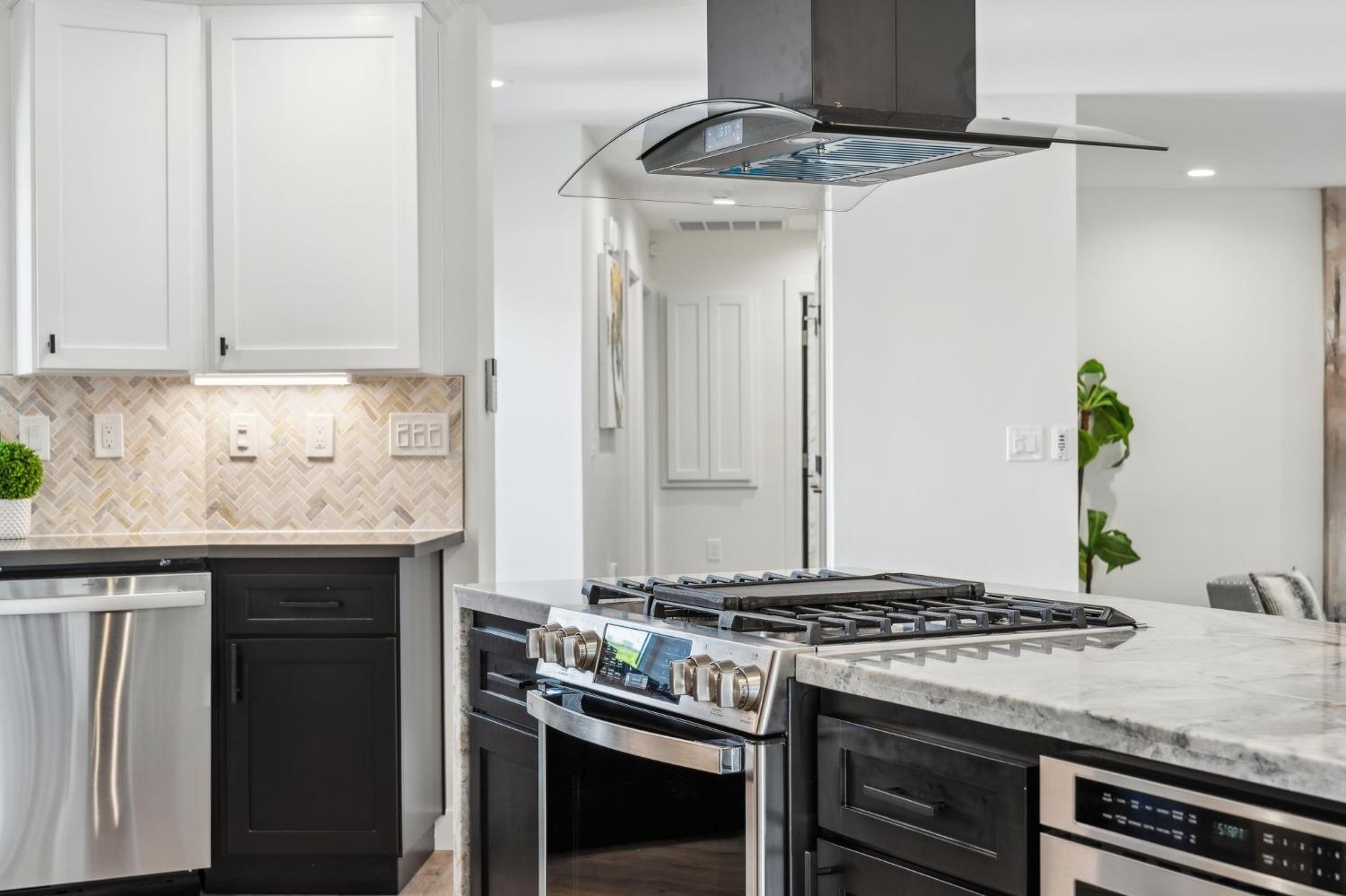 Detail Gallery Image 21 of 71 For 12801 Brookpark Rd, Oakland,  CA 94619 - 4 Beds | 2 Baths