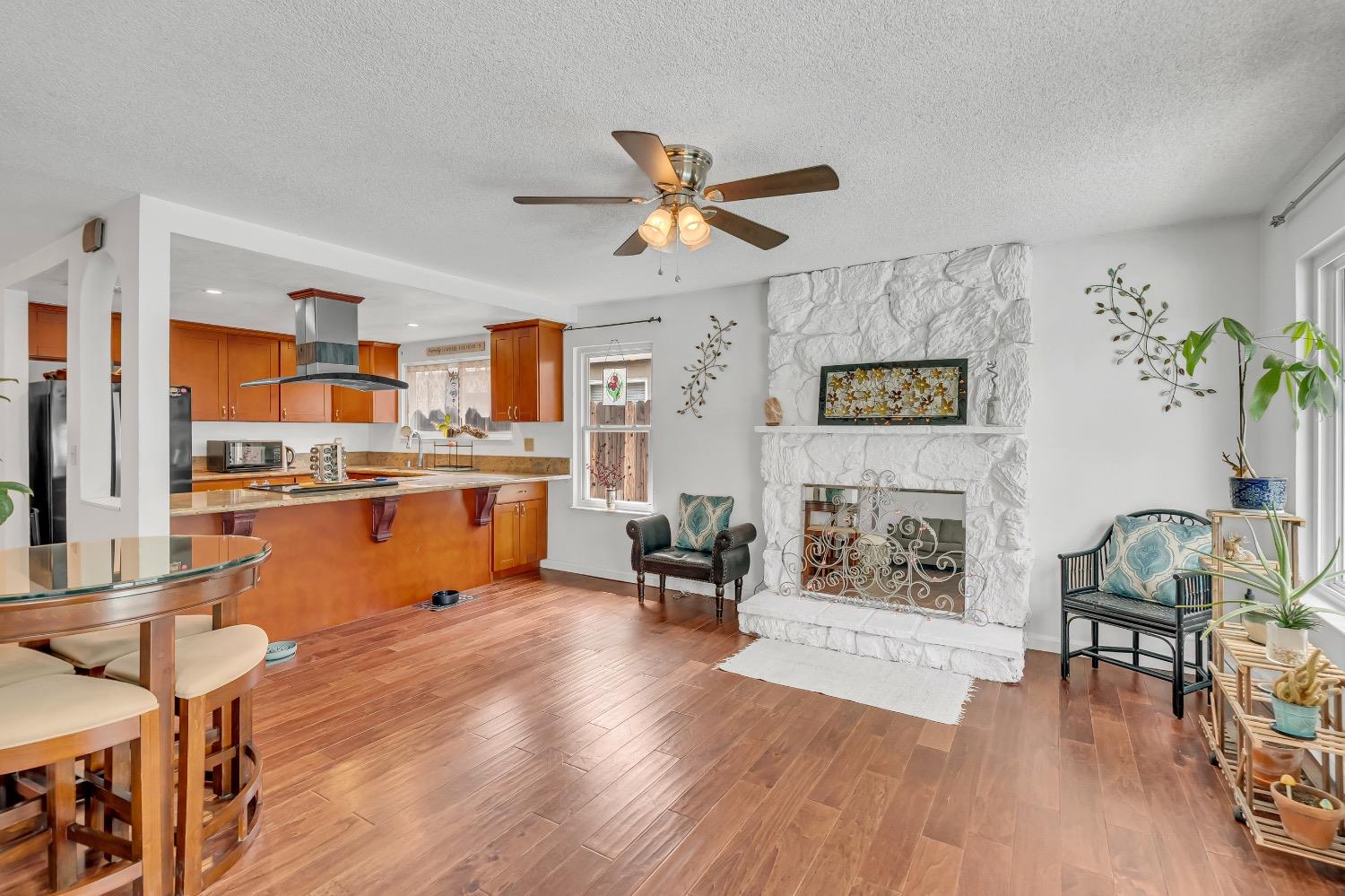 Detail Gallery Image 8 of 40 For 9553 Helio Dr, Sacramento,  CA 95827 - 4 Beds | 2 Baths