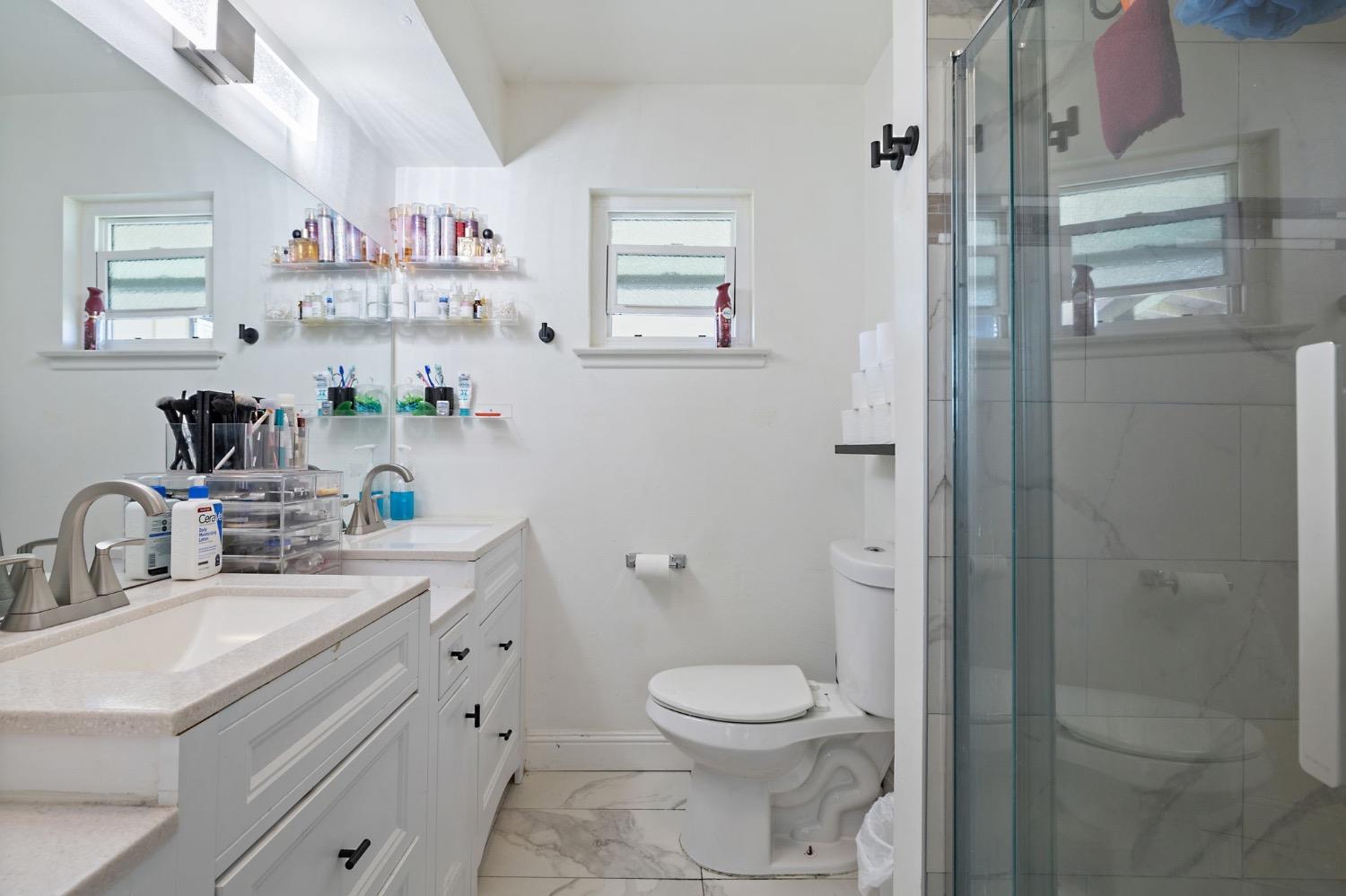 Detail Gallery Image 17 of 22 For 1420 Roberts Ave, Madera,  CA 93637 - 4 Beds | 2 Baths