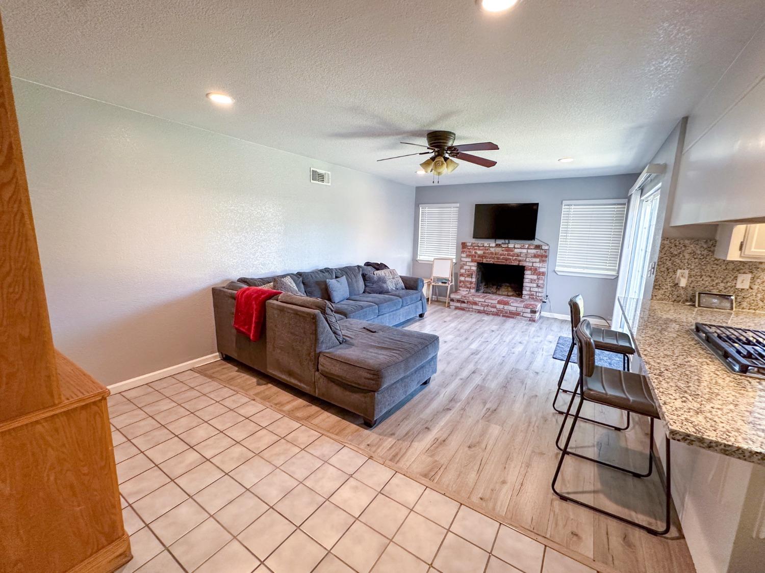 Detail Gallery Image 11 of 36 For 2413 Chapel Hill Cir, Stockton,  CA 95209 - 3 Beds | 2 Baths