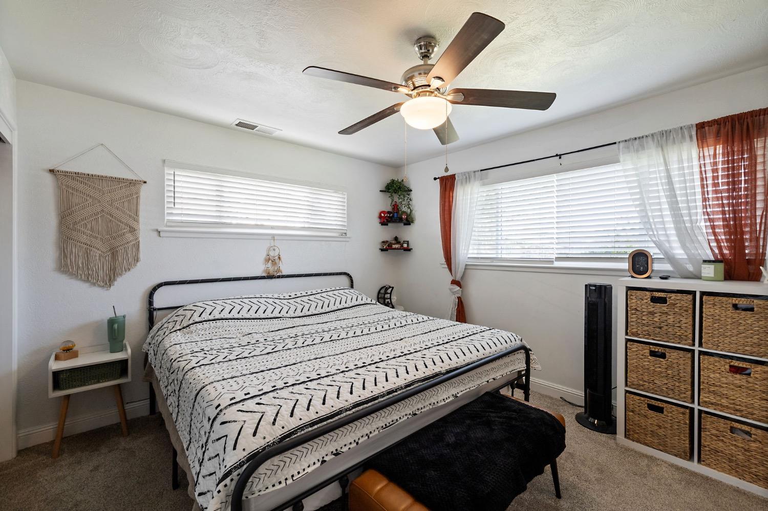 Detail Gallery Image 11 of 22 For 1420 Roberts Ave, Madera,  CA 93637 - 4 Beds | 2 Baths