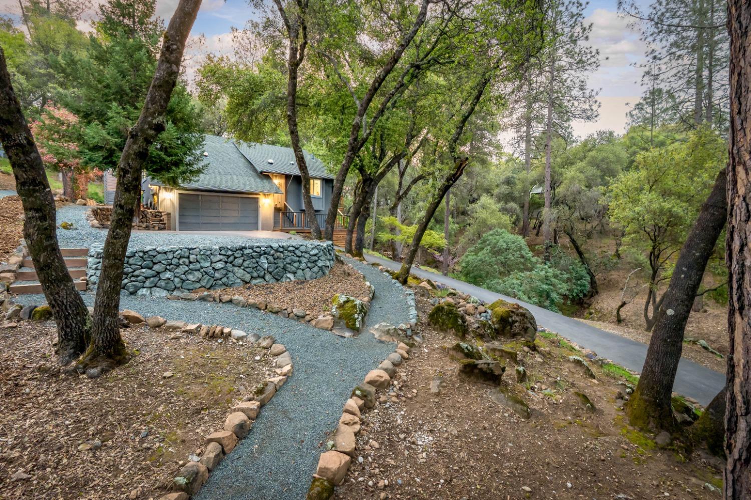 Detail Gallery Image 11 of 82 For 12679 Golden Trout Way, Penn Valley,  CA 95946 - 3 Beds | 3 Baths