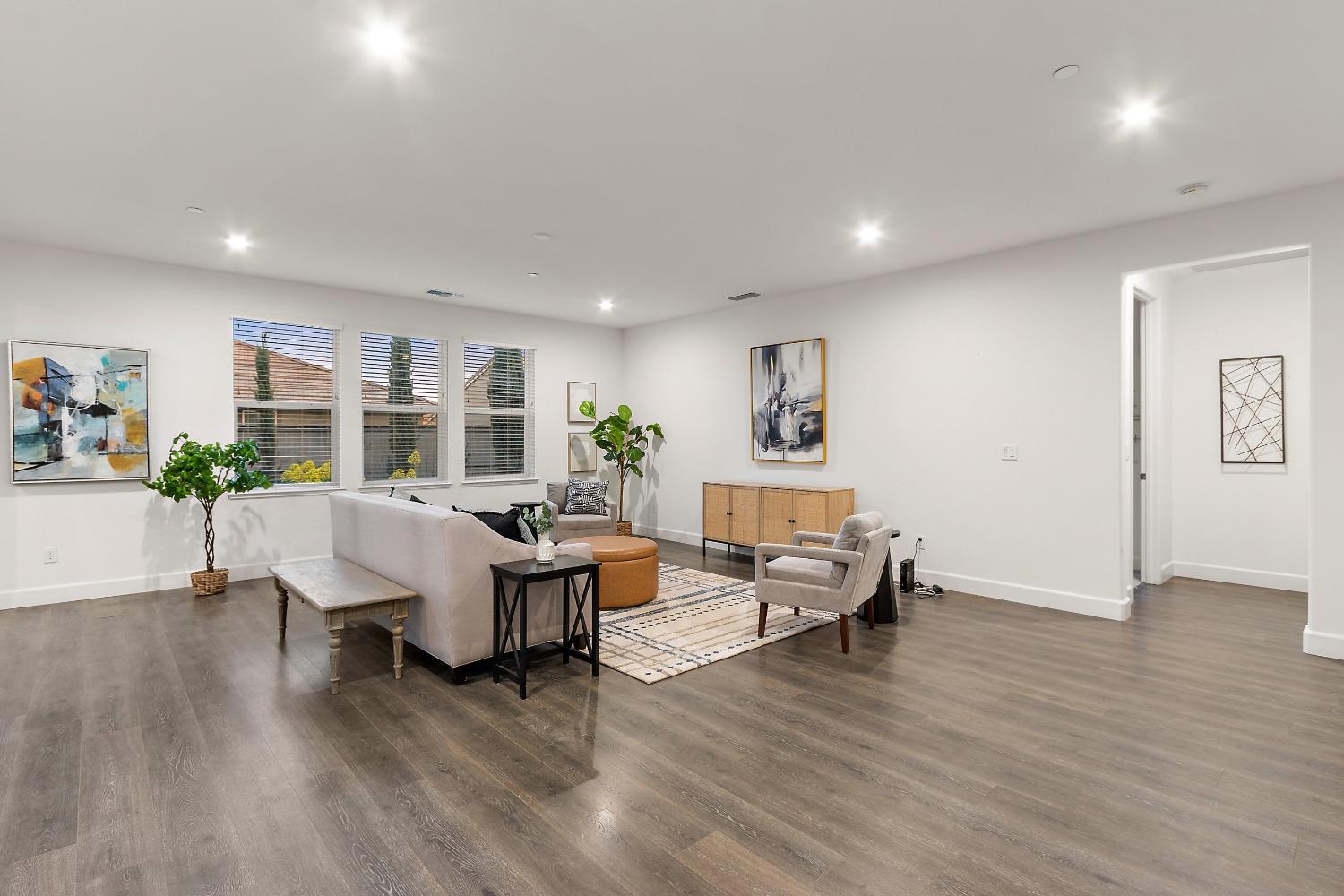 Detail Gallery Image 7 of 88 For 1667 Ball Pl, Woodland,  CA 95776 - 4 Beds | 4 Baths