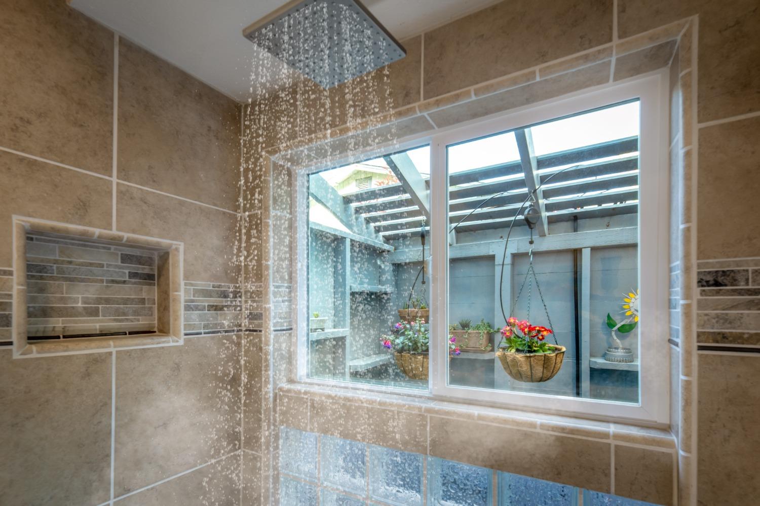 Detail Gallery Image 6 of 82 For 12679 Golden Trout Way, Penn Valley,  CA 95946 - 3 Beds | 3 Baths