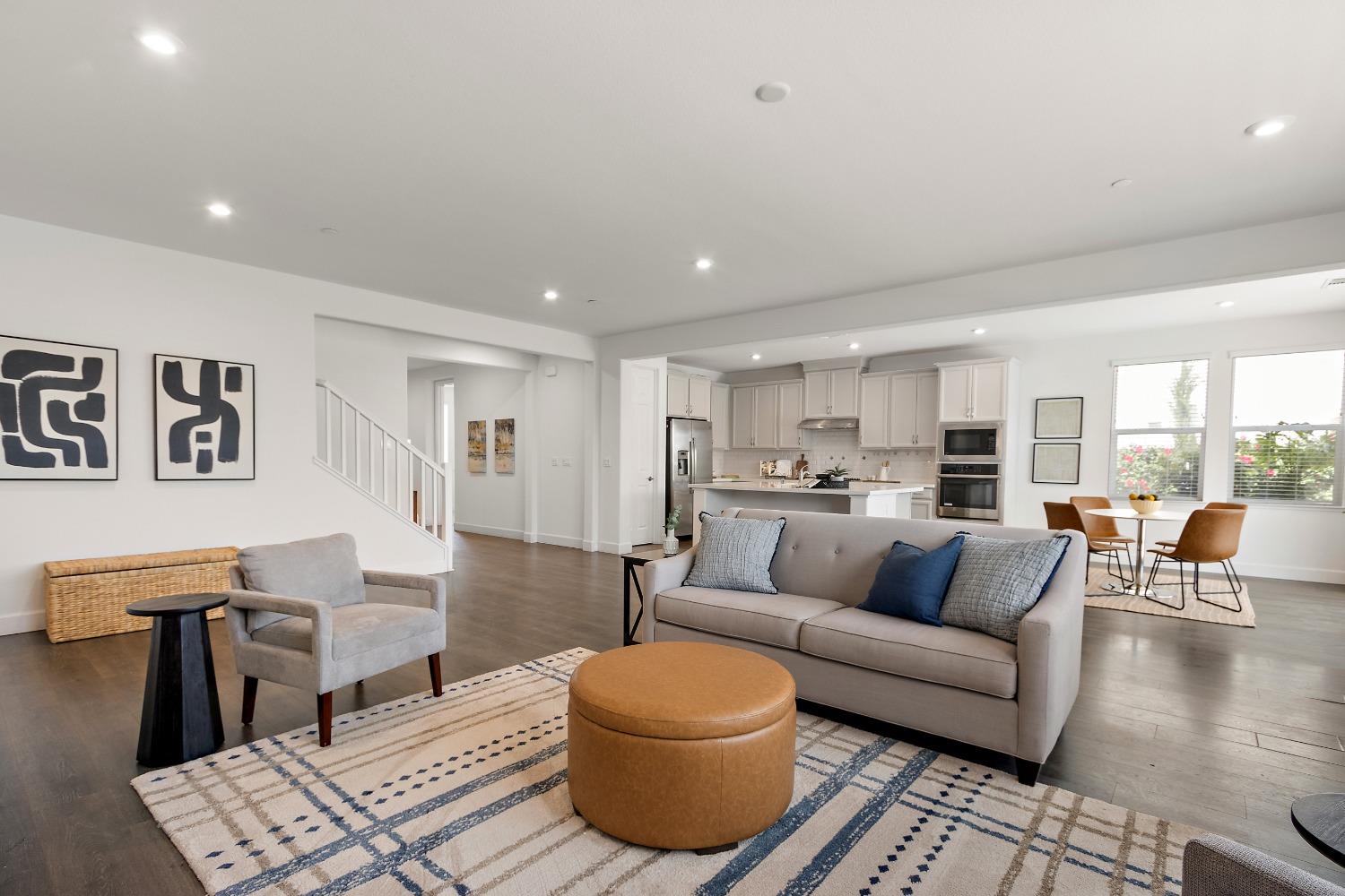 Detail Gallery Image 14 of 88 For 1667 Ball Pl, Woodland,  CA 95776 - 4 Beds | 4 Baths
