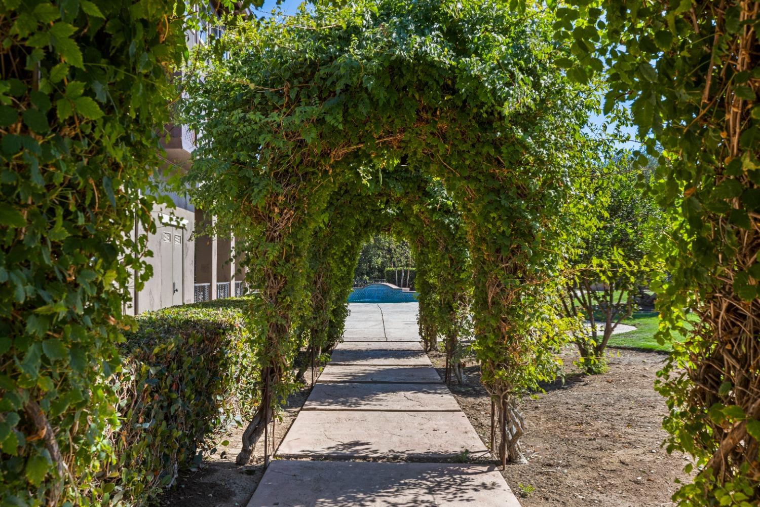 Detail Gallery Image 9 of 79 For 618 Elfers Rd, Patterson,  CA 95363 - 5 Beds | 5/1 Baths
