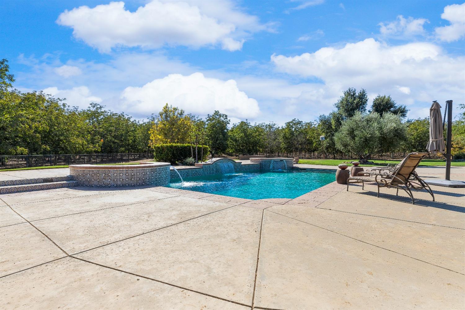 Detail Gallery Image 12 of 79 For 618 Elfers Rd, Patterson,  CA 95363 - 5 Beds | 5/1 Baths