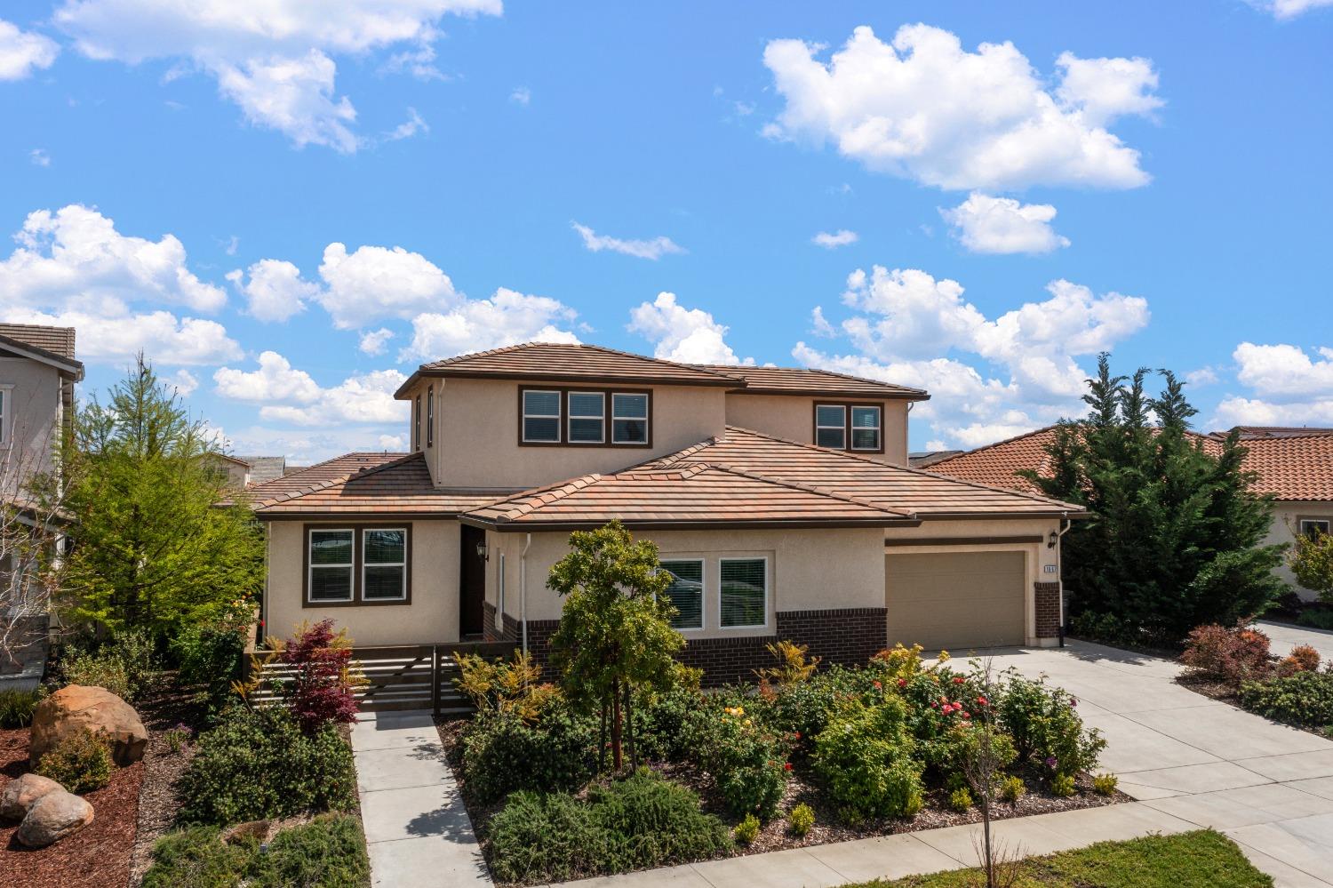 Detail Gallery Image 1 of 88 For 1667 Ball Pl, Woodland,  CA 95776 - 4 Beds | 4 Baths