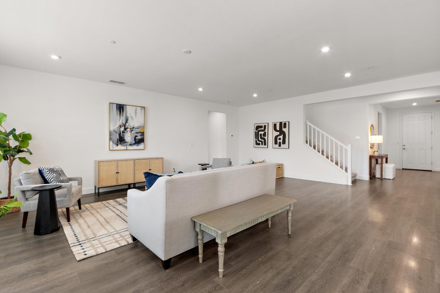 Detail Gallery Image 15 of 88 For 1667 Ball Pl, Woodland,  CA 95776 - 4 Beds | 4 Baths