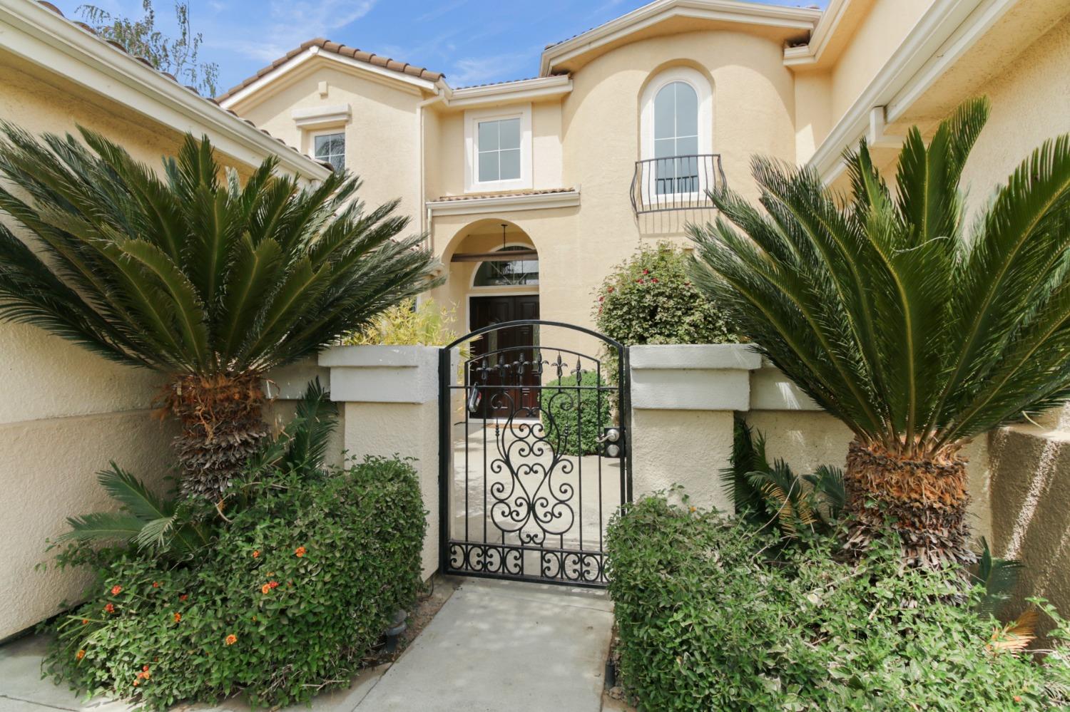 Detail Gallery Image 3 of 74 For 5501 Rogers St, Davis,  CA 95618 - 5 Beds | 3 Baths