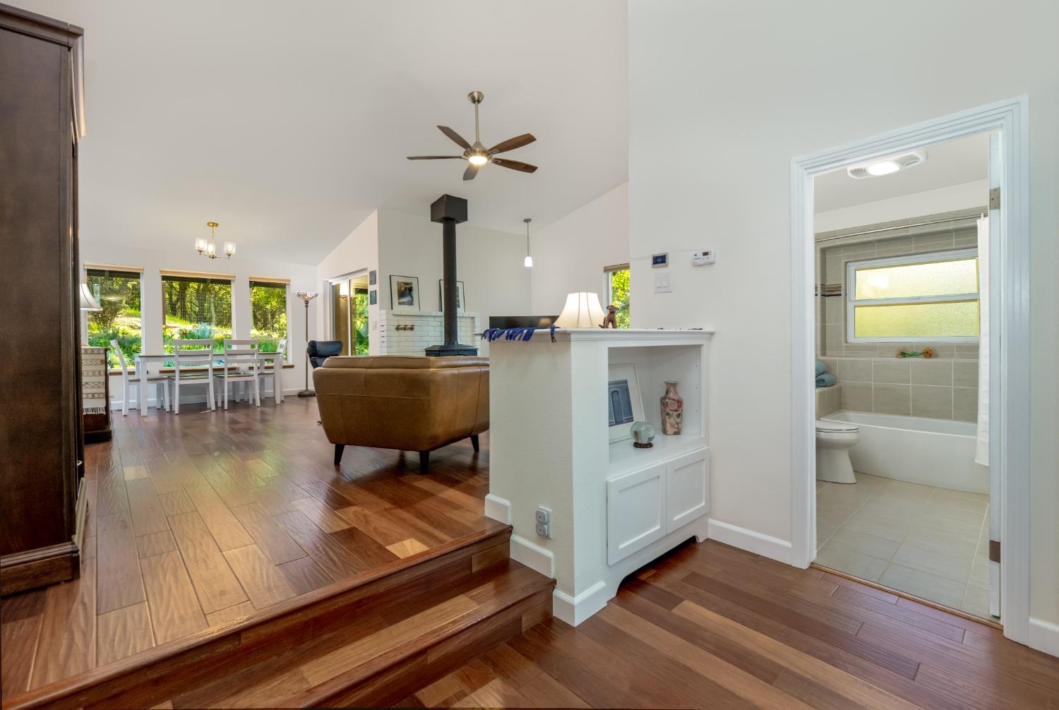 Detail Gallery Image 16 of 82 For 12679 Golden Trout Way, Penn Valley,  CA 95946 - 3 Beds | 3 Baths