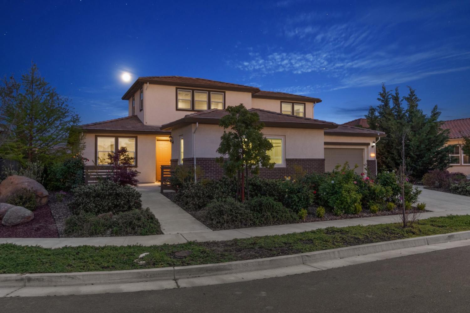 Detail Gallery Image 3 of 88 For 1667 Ball Pl, Woodland,  CA 95776 - 4 Beds | 4 Baths