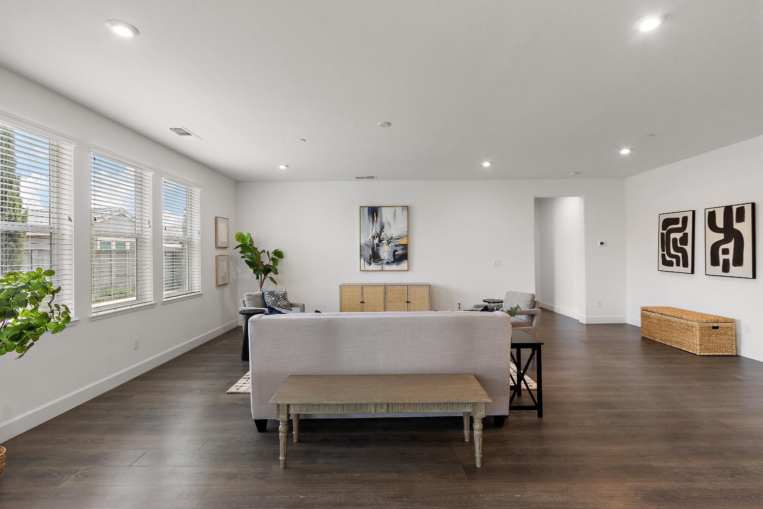 Detail Gallery Image 16 of 88 For 1667 Ball Pl, Woodland,  CA 95776 - 4 Beds | 4 Baths